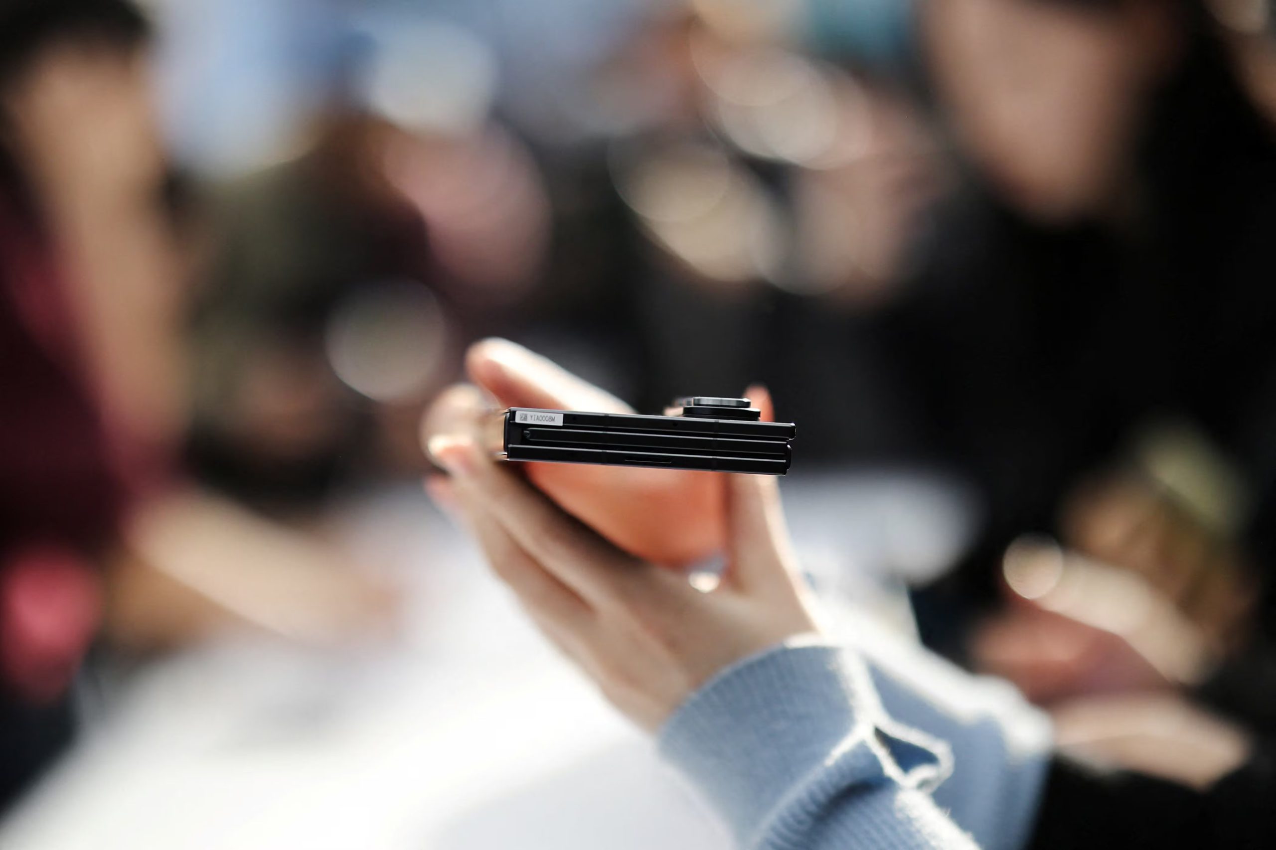 Los altos costos de fabricación y la escasez de componentes podrían haber influido en la decisión de retirar el dispositivo. (Reuters)