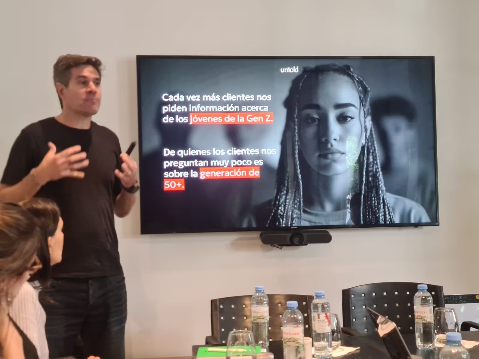 Daniel Binder en la presentación del estudio sobre Generaciones Z y Silver