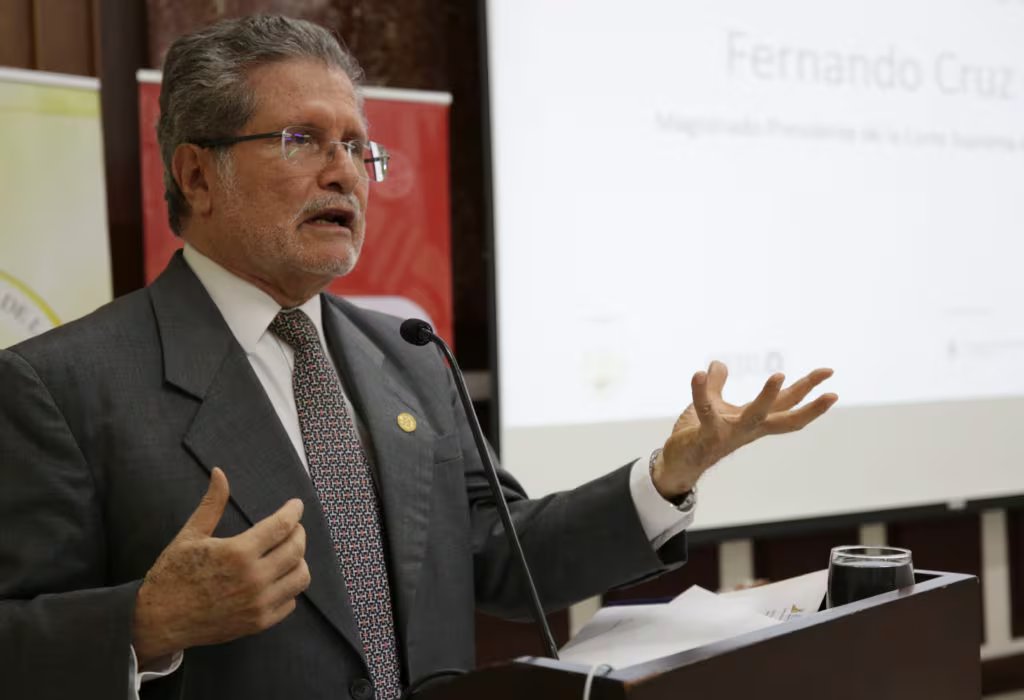 La notificación recibida por la familia Cruz Chacón se suma a una serie de acciones dirigidas a funcionarios costarricenses, sin que las autoridades estadounidenses informen los motivos específicos detrás de la resolución. Cortesía: Semanario Universidad