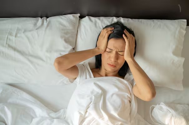 Dormir menos de seis horas por noche incrementa el riesgo de acumular grasa abdominal hasta en un 30% (Imagen Ilustrativa Infobae)