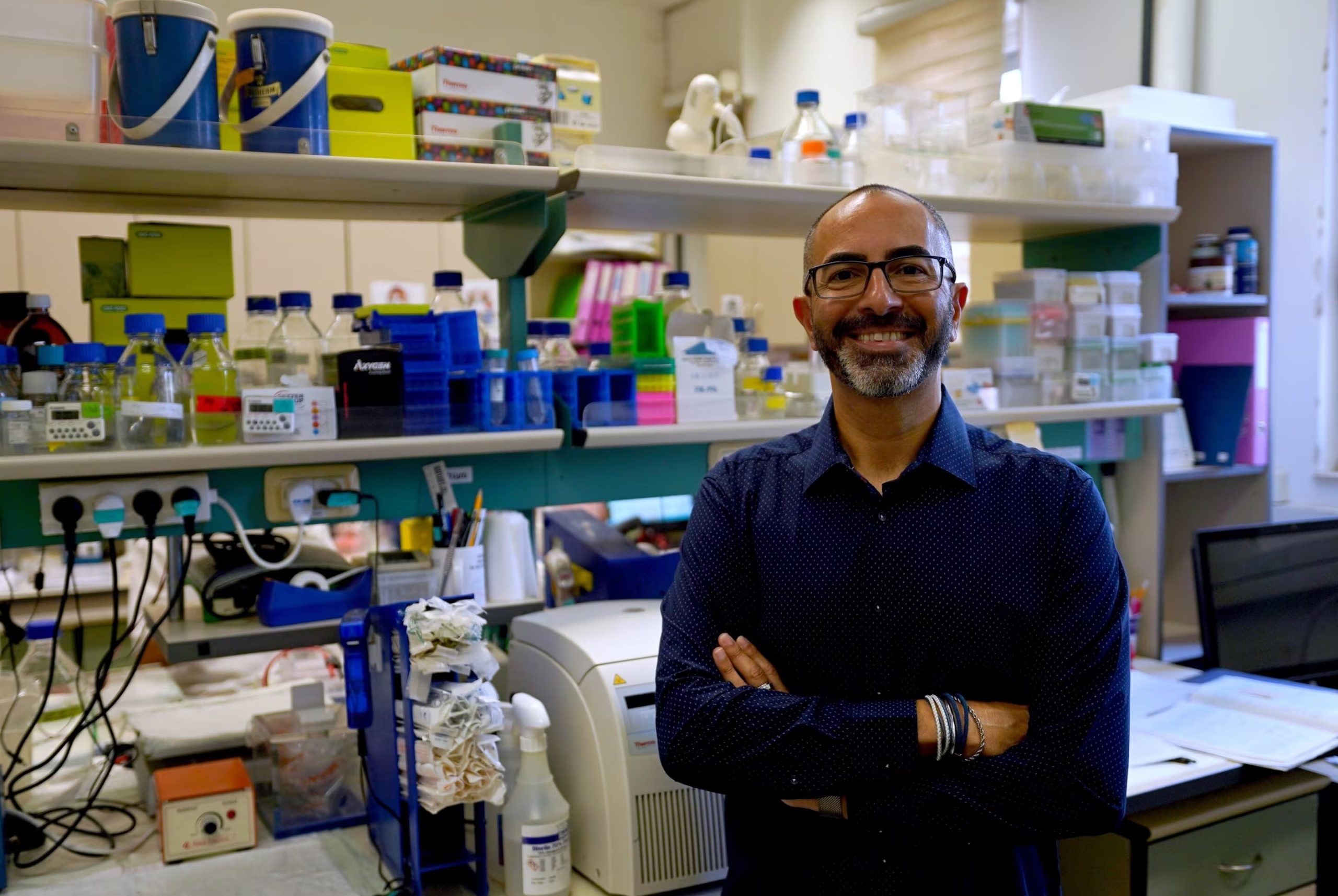 El estudio fue liderado por Joseph Tam (en la foto), Liad Hinden y Radka Kočvarová en la Universidad Hebrea de Jerusalén (gentileza Tom Barnea)