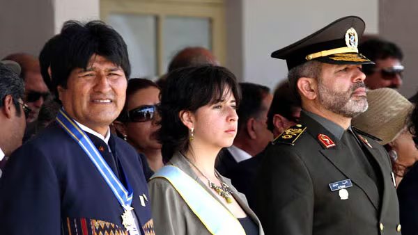 Vahidi, junto a Evo Morales, durante una visita a Bolivia en 2011. Volvió a su país sin ser detenido