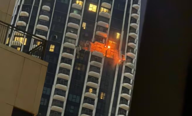 Un drone lanzado por Irán impactó contra un edificio en Dubái