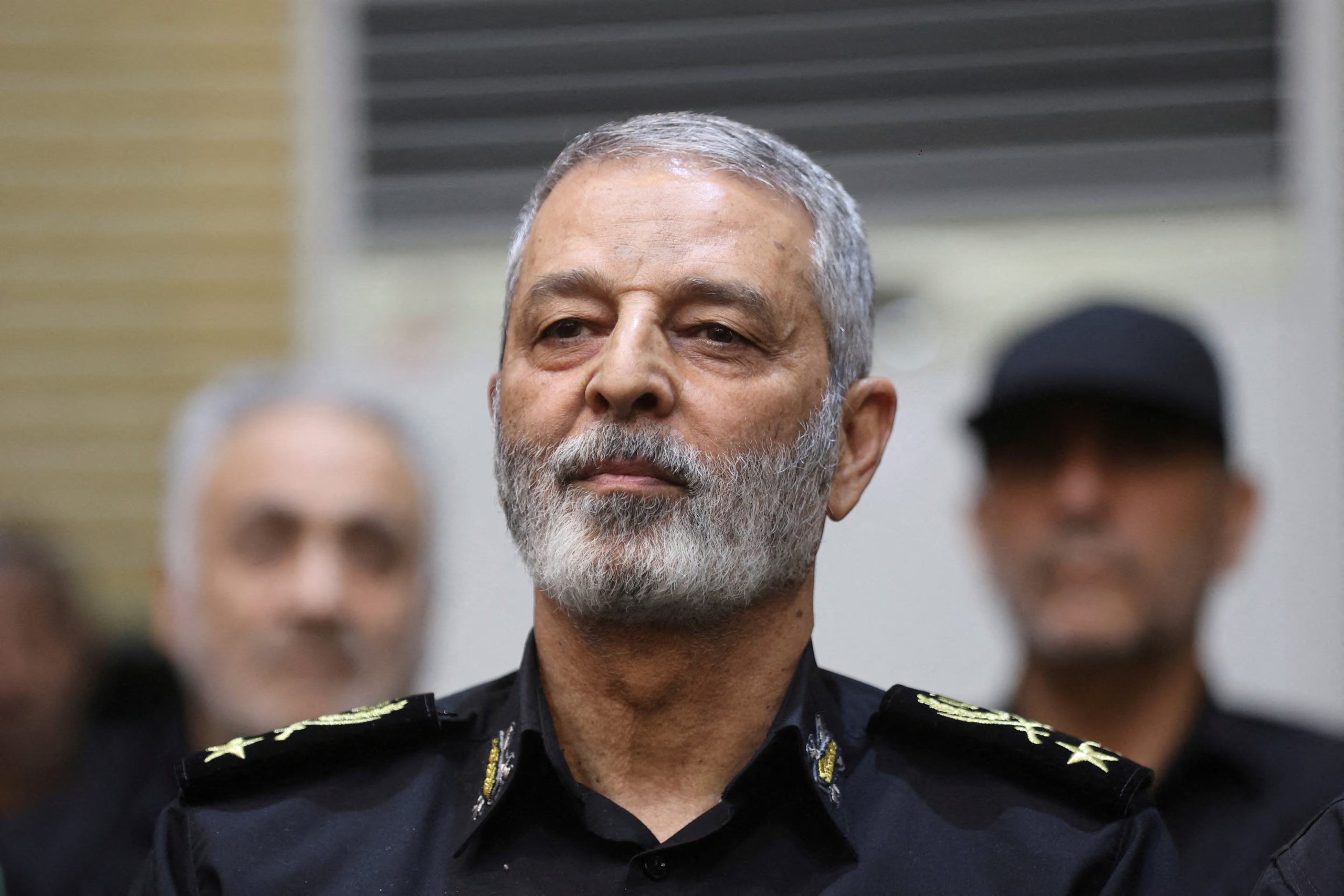 El jefe del Estado Mayor de las Fuerzas Armadas iraníes, Abdolrahim Mousavi, en una ceremonia en Teherán (archivo). Mousavi fue confirmado entre los 40 altos mandos muertos en los bombardeos israelíes y estadounidenses del sábado. (WANA/Reuters)

