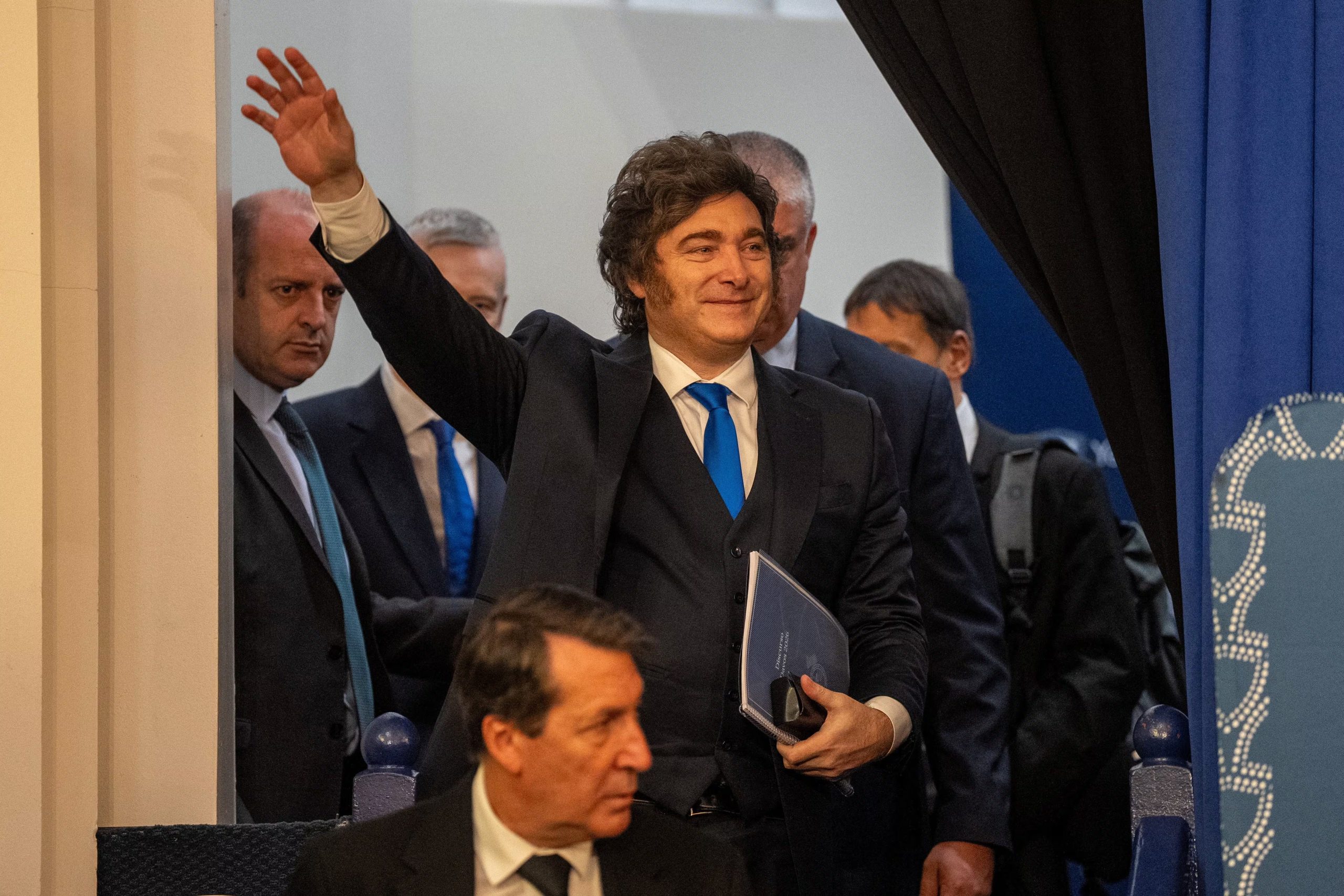 Javier Milei ingresa al auditorio de la universidad de Yeshiva, (New York, Estados Unidos)