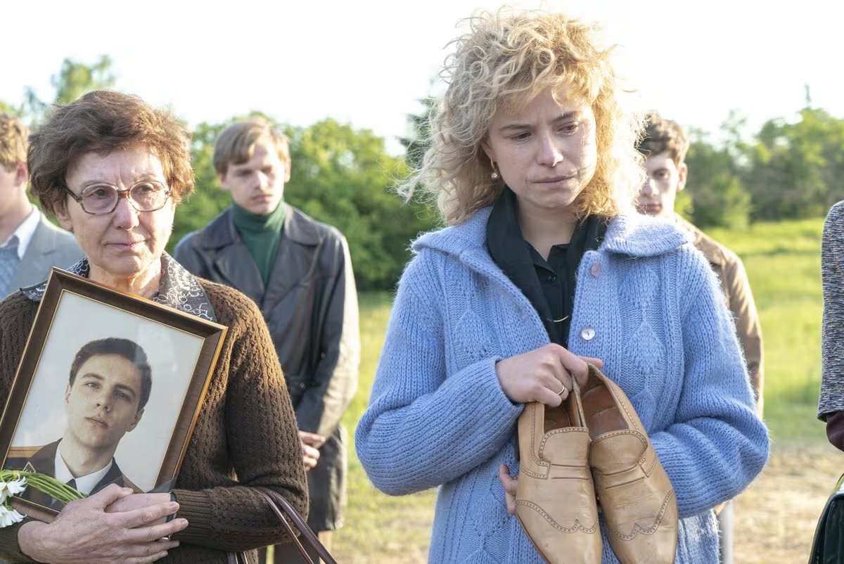 En Chernobyl, Buckley interpreta a Lyudmila Ignatenko, esposa de uno de los bomberos que respondieron al accidente nuclear. (Captura: HBO)