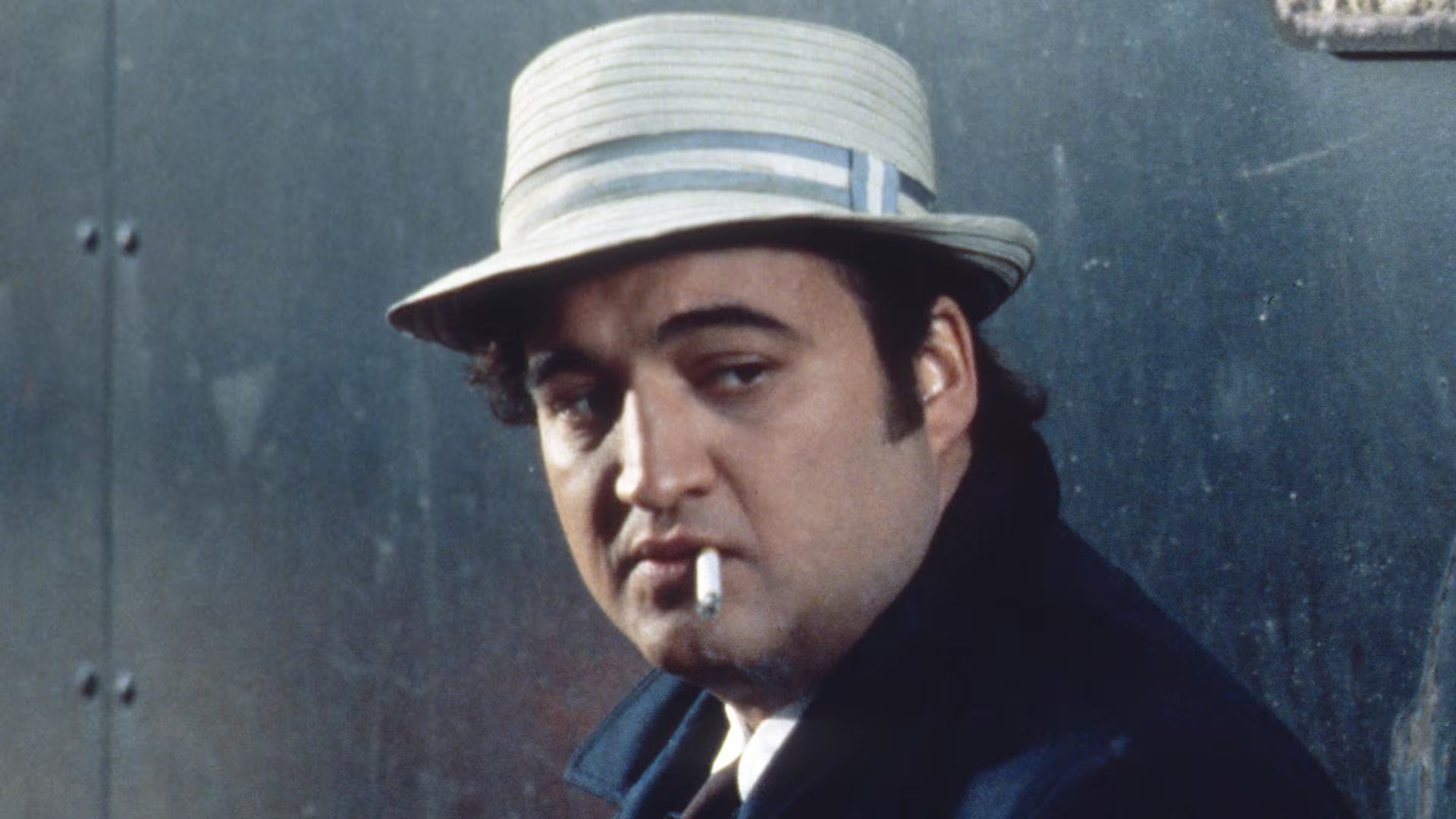 John Belushi en la película estrenada en 1981 y llamada Continental Divide. Un año antes de su muerte