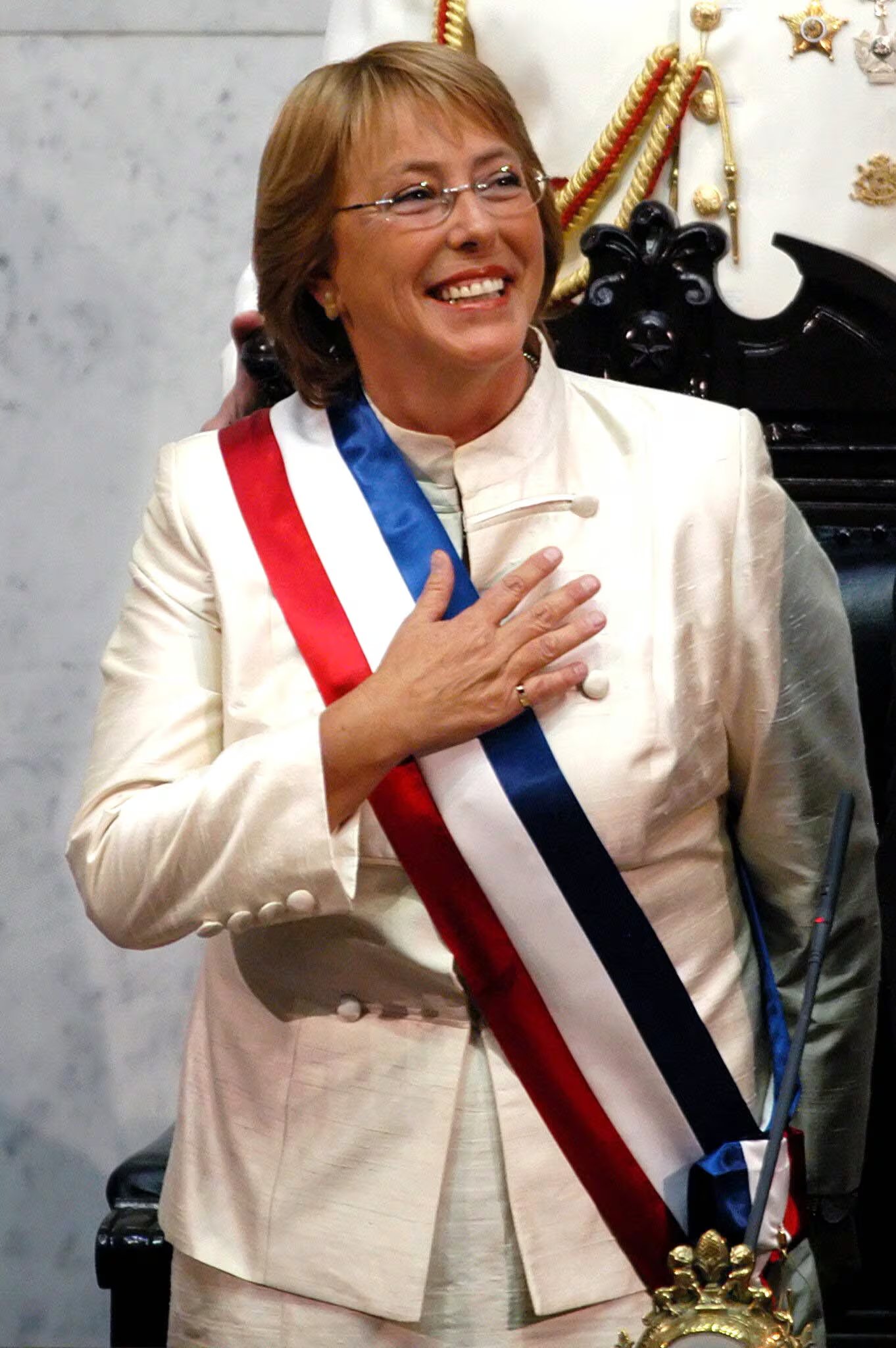 Valparaíso (Chile). La presidenta chilena Michelle Bachelet sonríe tras recibir la banda presidencial. Archivo EFE/Cézaro De Luca