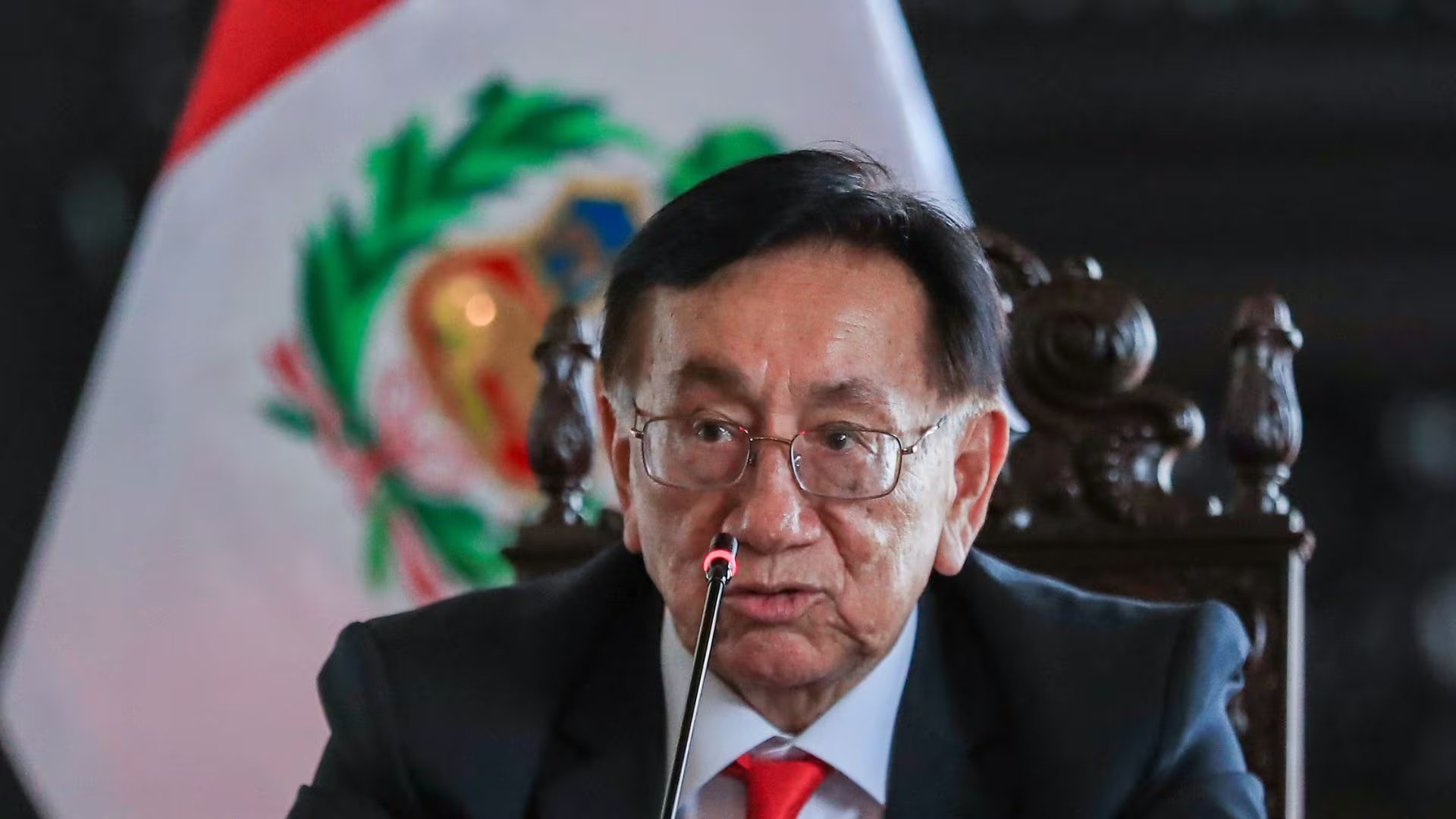 La ley permitió que José Balcázar Quiroz accediera a una plaza a tiempo completo en la Universidad Nacional Pedro Ruiz Gallo, donde ambos desarrollaron su carrera académica