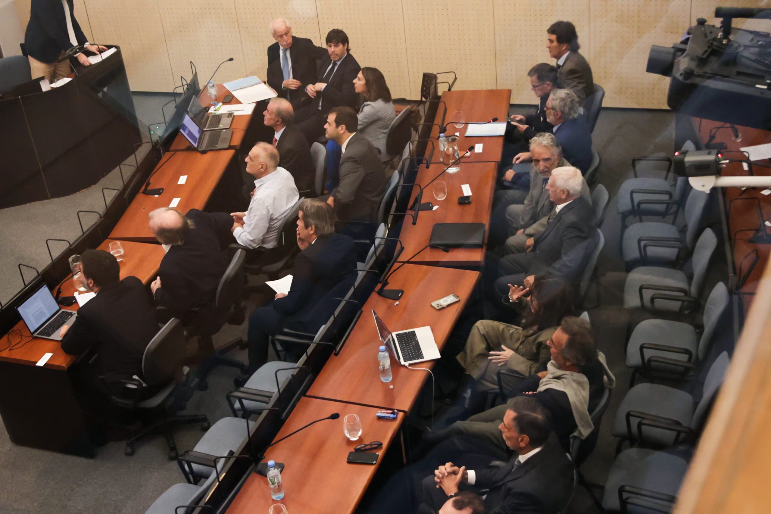 Empresarios en la sala de audiencias del juicio Cuadernos Fotografía: RSFotos
