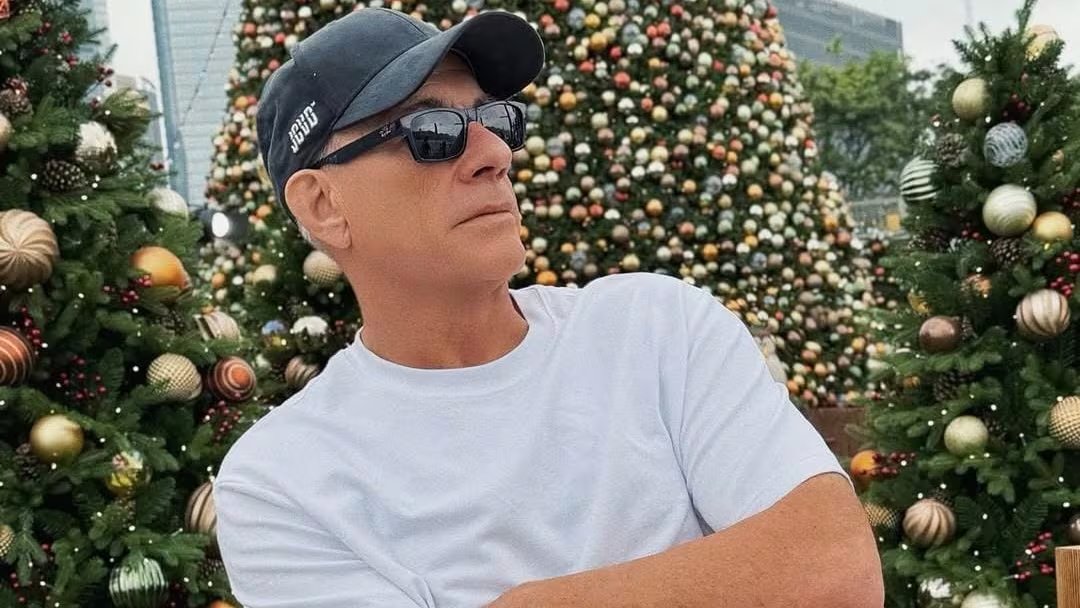 Van Damme incorpora respiración consciente y control postural para optimizar la flexibilidad y la recuperación física a cualquier edad