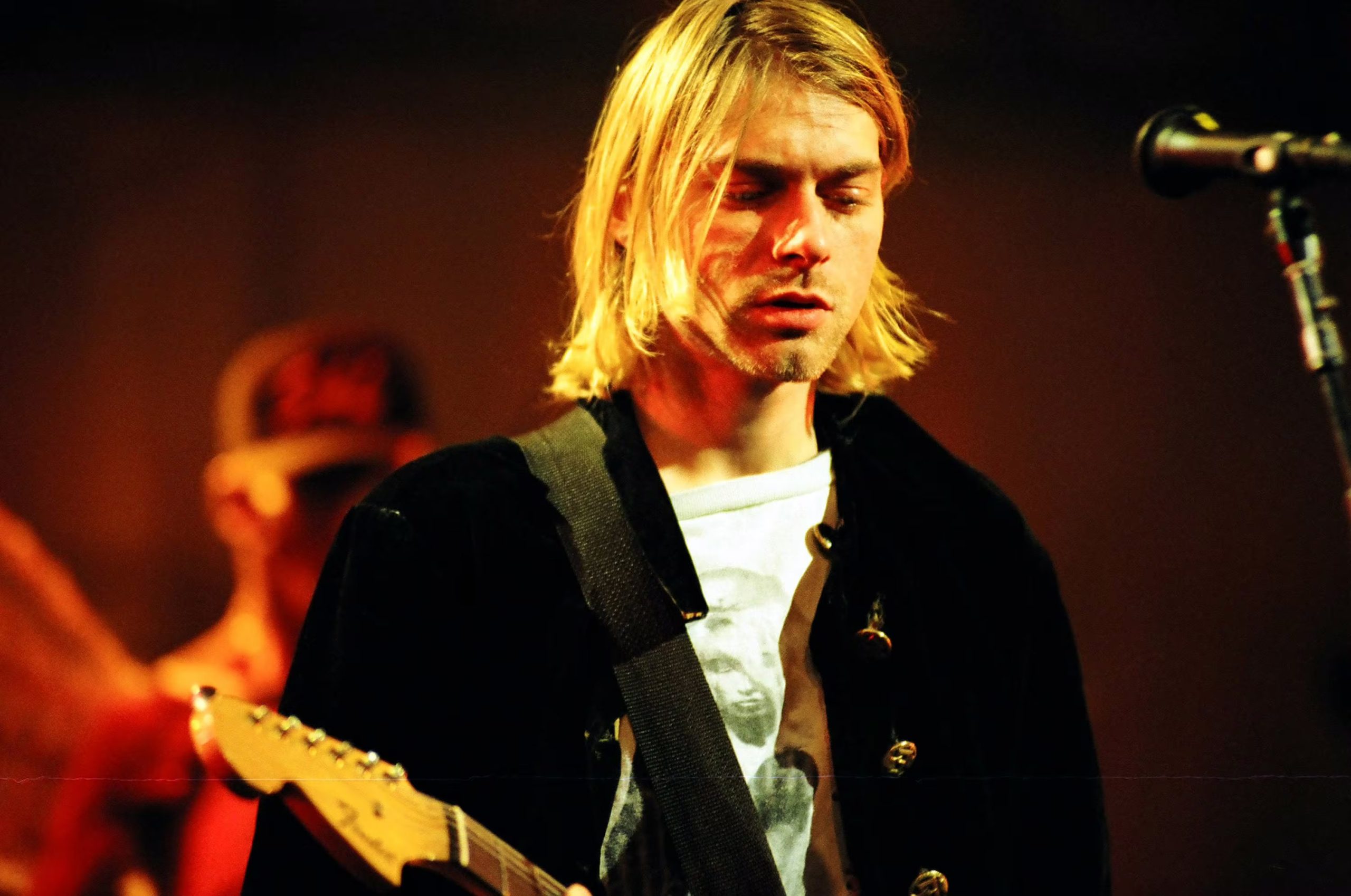 El legado de Kurt Cobain evidencia cómo la búsqueda de mensajes ocultos puede influir en la recepción y el impacto de la música en la cultura popular
(Photo by Jeff Kravitz/FilmMagic)