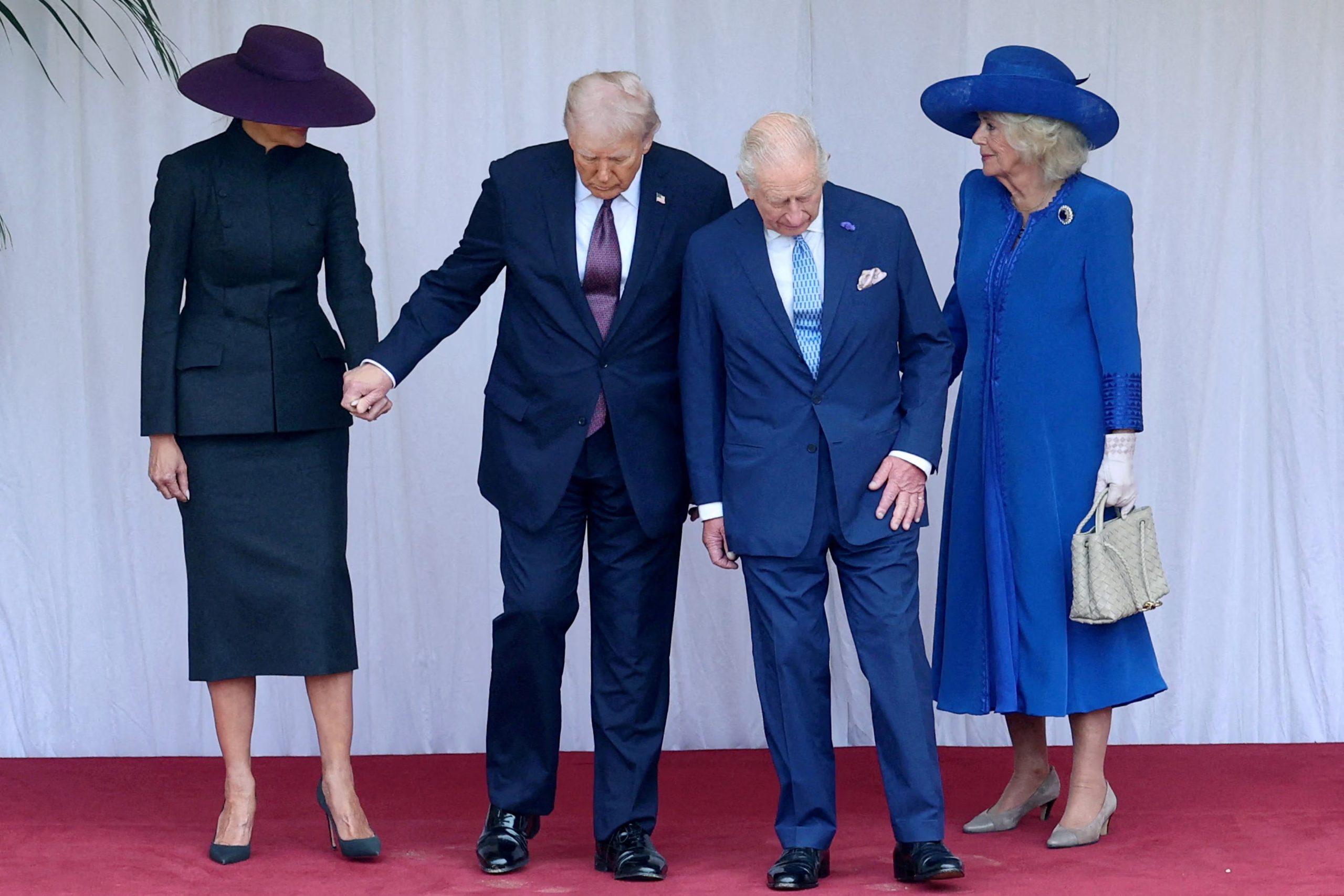 La primera dama Melania Trump, el presidente de Estados Unidos, Donald Trump, el rey Carlos III y la reina Camila durante la visita de Estado del presidente de los Estados Unidos de América al Castillo de Windsor el 17 de septiembre de 2025 en Windsor, Inglaterra. Chris Jackson/Pool vía REUTERS