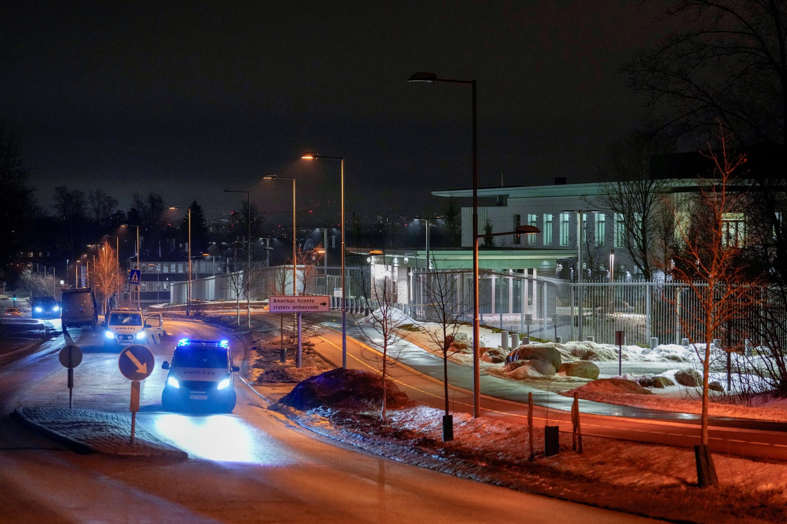 Las autoridades noruegas extremaron las medidas de seguridad tras la explosión en la embajada de EEUU en Oslo (Javad Parsa/NTB/via REUTERS)