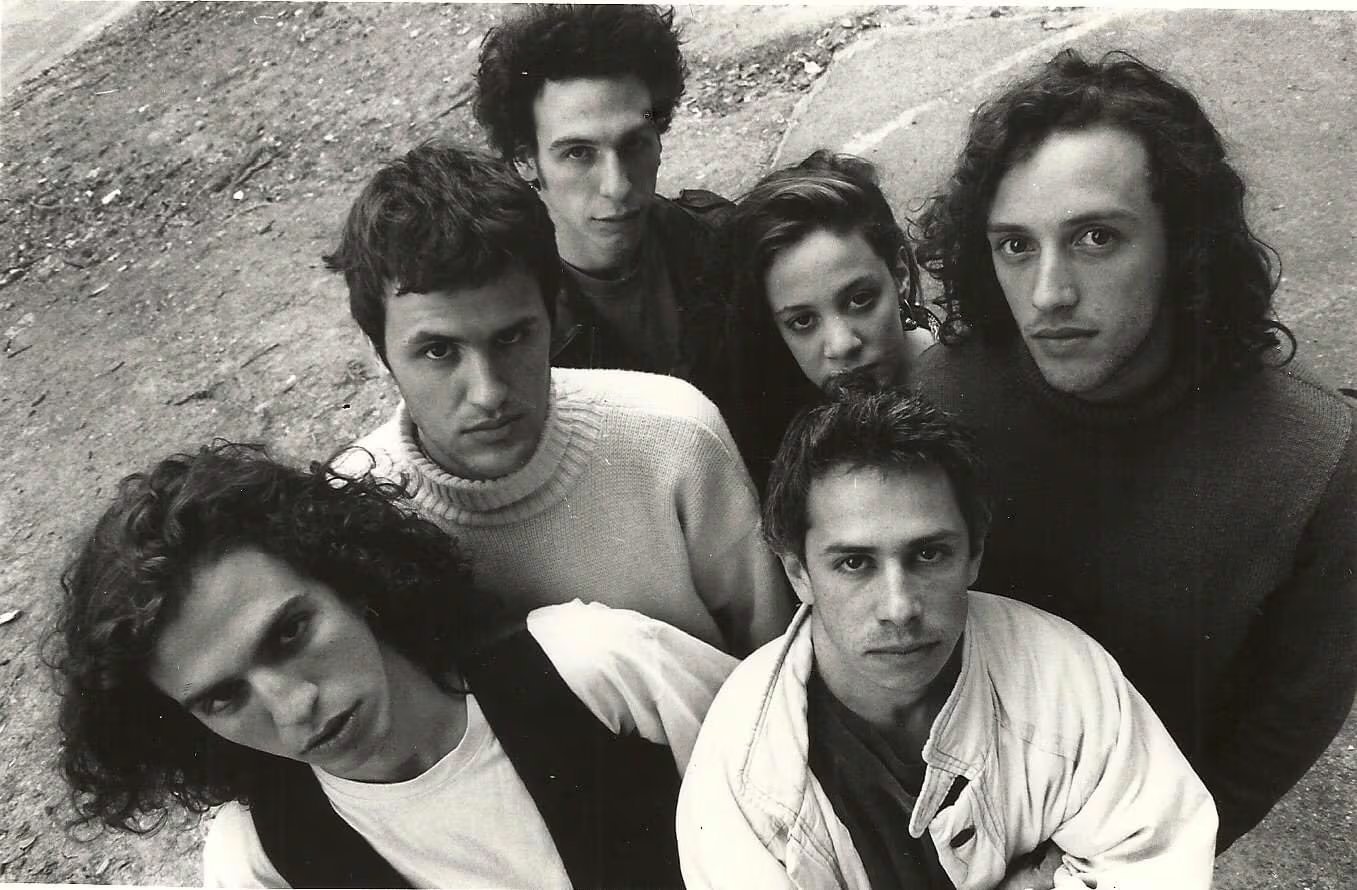 La formación que grabó el primer disco de Los Piojos: Tavo Kupinski, Micky Rodríguez, Andrés Ciro, Lisa Di Cione, Dani Buira y Piti Fernández