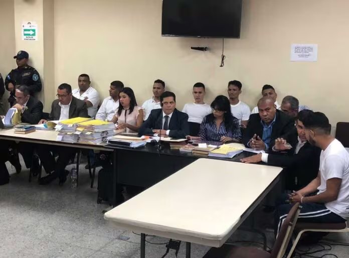 Acusados y sus abogados durante una de las audiencias del juicio por el asesinato de Berta Cáceres, realizado en Tegucigalpa (Foto cortesía Proceso Digital).
