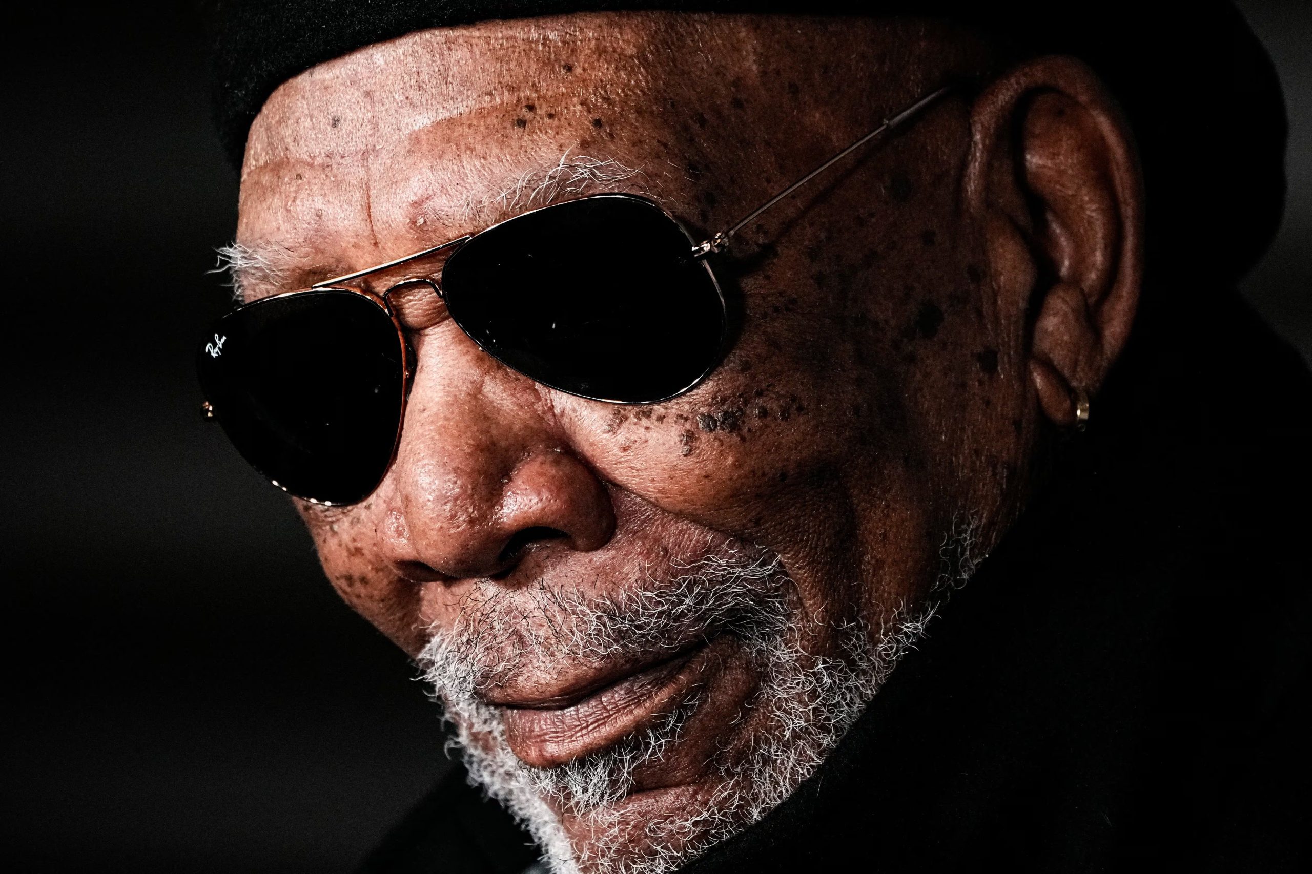 Vanity Fair destaca que el accesorio dorado de Freeman vale lo suficiente para cubrir los costos de un eventual sepelio internacional (REUTERS/Eduardo Munoz)