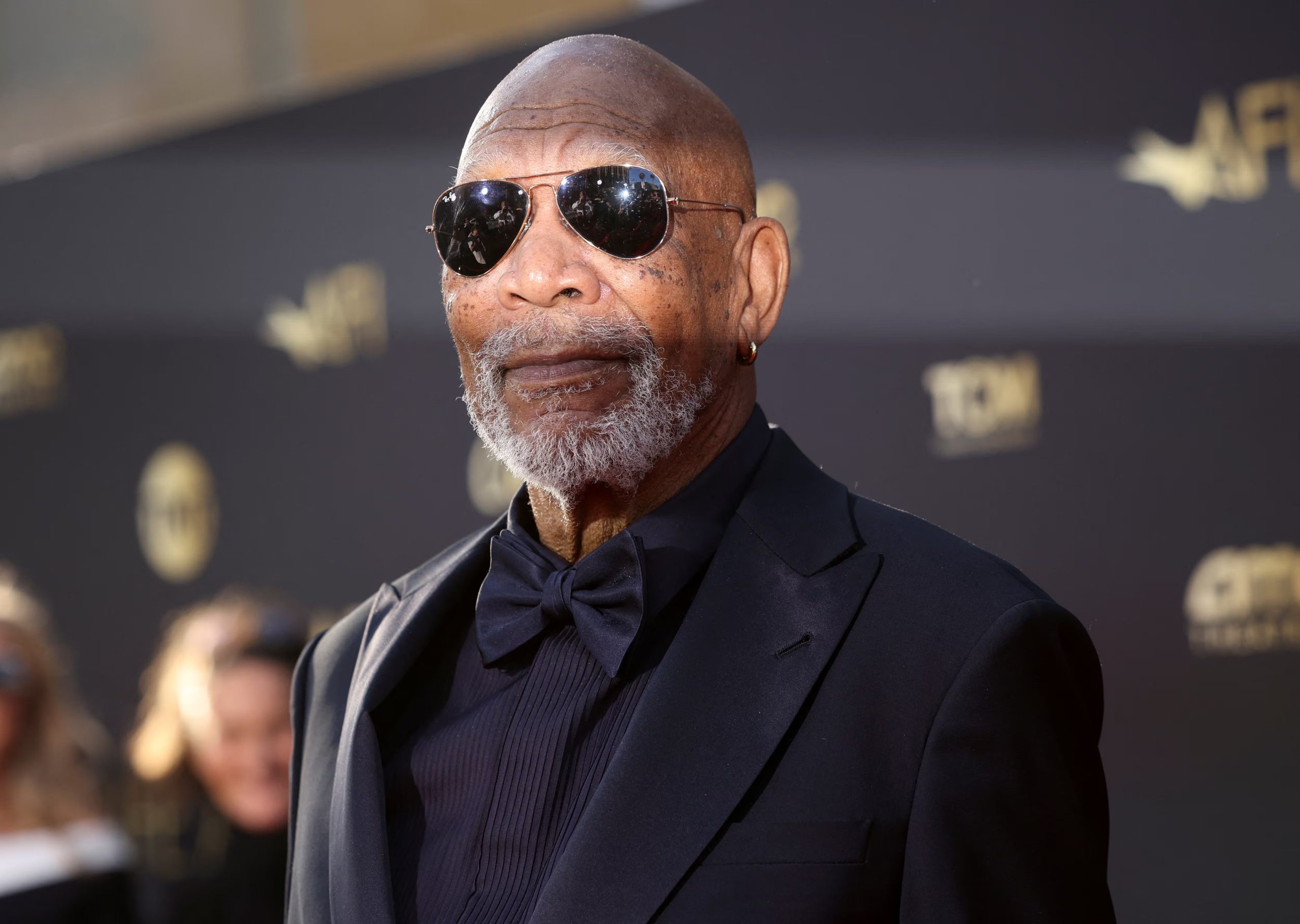 El uso constante de pendientes de oro reafirma la conexión de Freeman con la historia marinera, manteniendo vigente un legado de supervivencia y previsión (REUTERS/Mario Anzuoni)