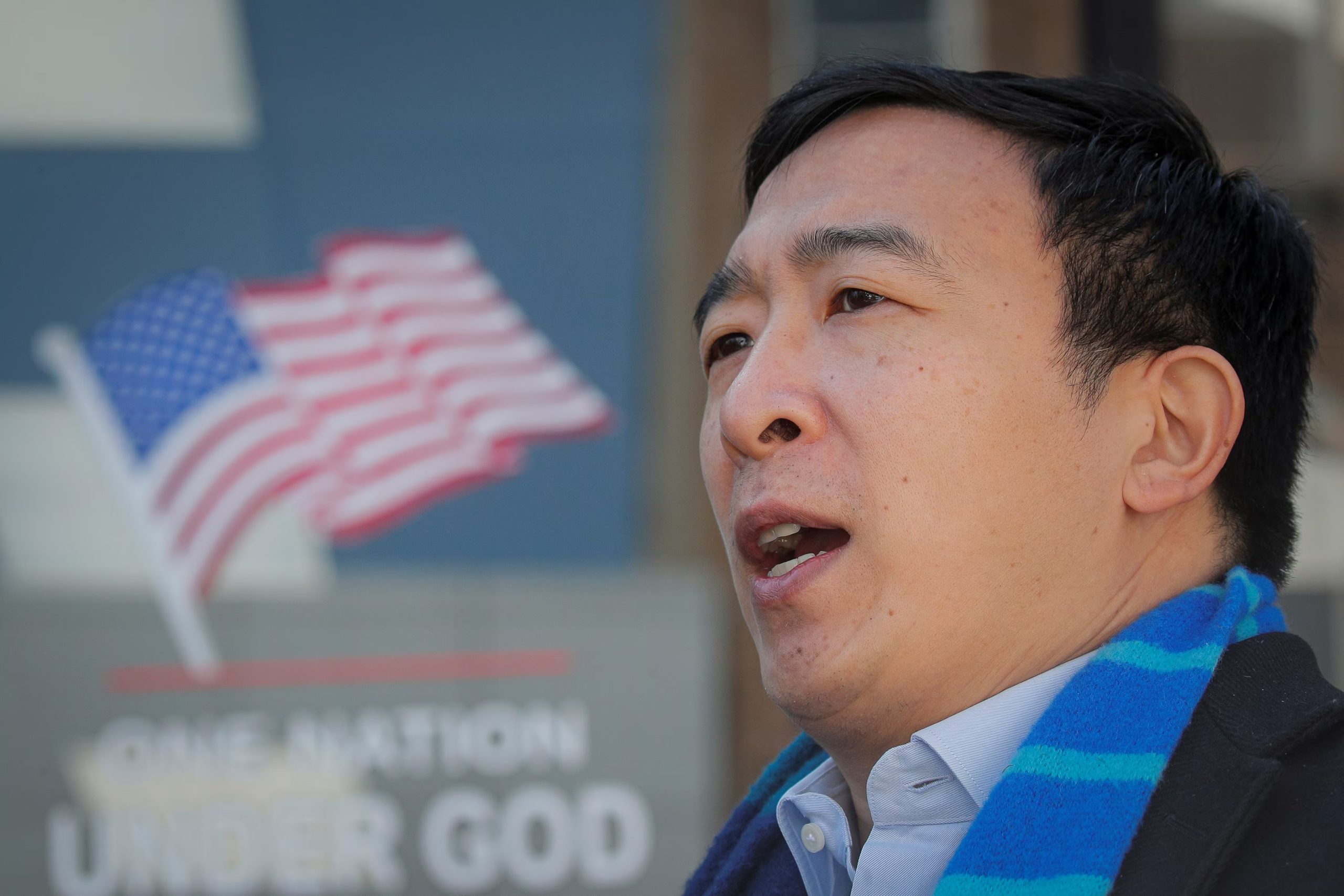 Yang advierte que la transición tecnológica será difícil de revertir y afectará a millones de estadounidenses, incluidos jóvenes universitarios.