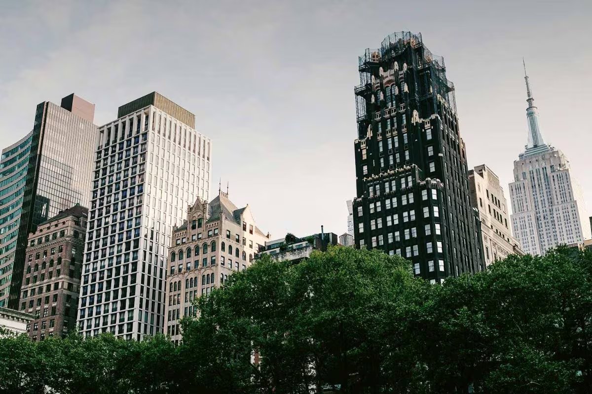 La tienda situada en Bryant Park presenta una asociación de un año con la Biblioteca Pública de Nueva York . Foto: UNIQLO