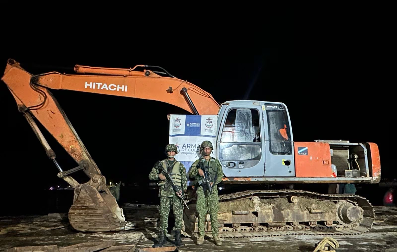 El 85% del oro colombiano tiene origen en actividades ilícitas, consolidando a la minería ilegal como la principal fuente de financiación de grupos armados - crédito prensa Armada de Colombia