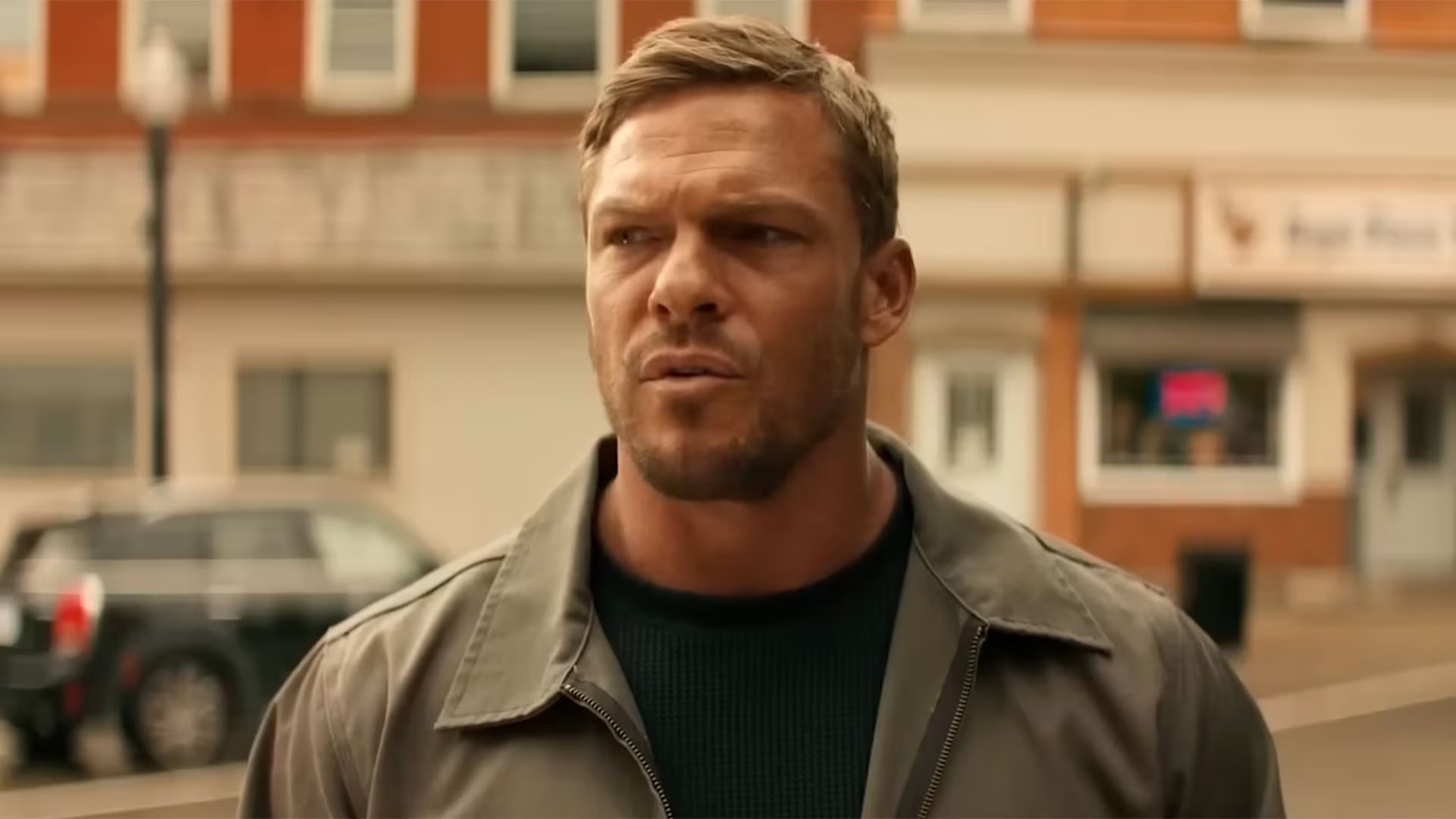 El episodio reforzó la imagen pública de Alan Ritchson como héroe fuera de la pantalla y viralizó su accionar en redes sociales