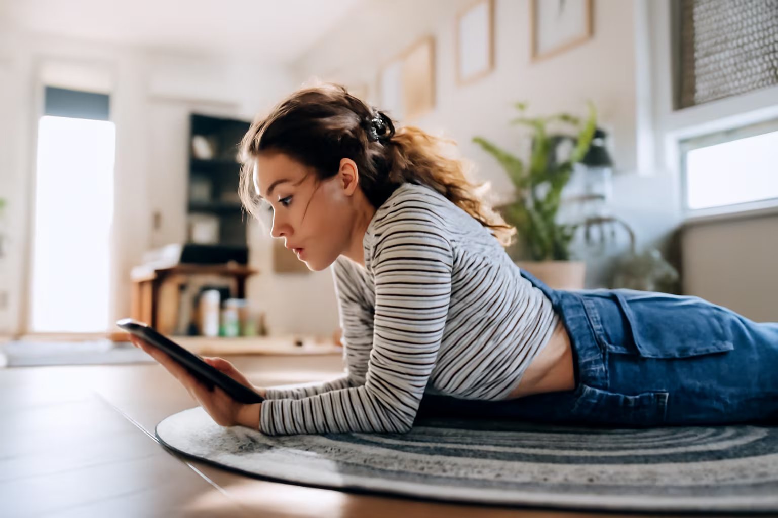 Los expertos recomiendan ponerse boca abajo para el bienestar general. (Imagen Ilustrativa Infobae) 