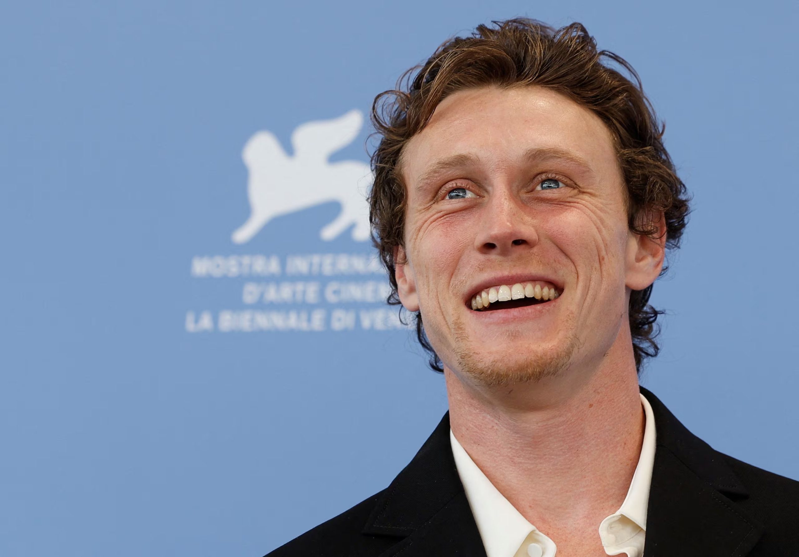 El actor británico evita el desgaste profesional sumergiéndose por completo en cada proyecto y apostando por técnicas experimentales en sus rodajes (REUTERS/Remo Casilli)