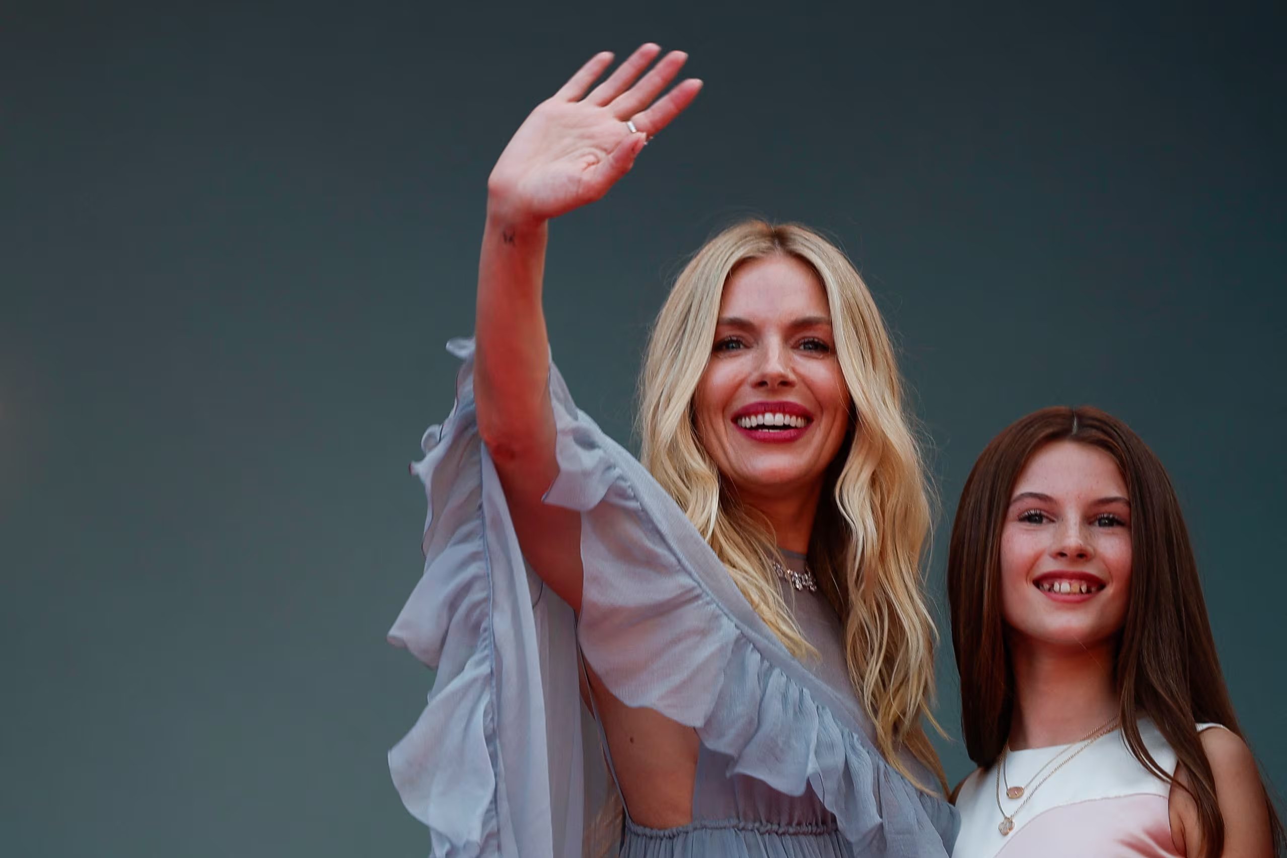 El testimonio de Sienna Miller genera debate sobre la maternidad después de los 40, el bienestar emocional y el equilibrio profesional-familiar (REUTERS/Stephane Mahe)