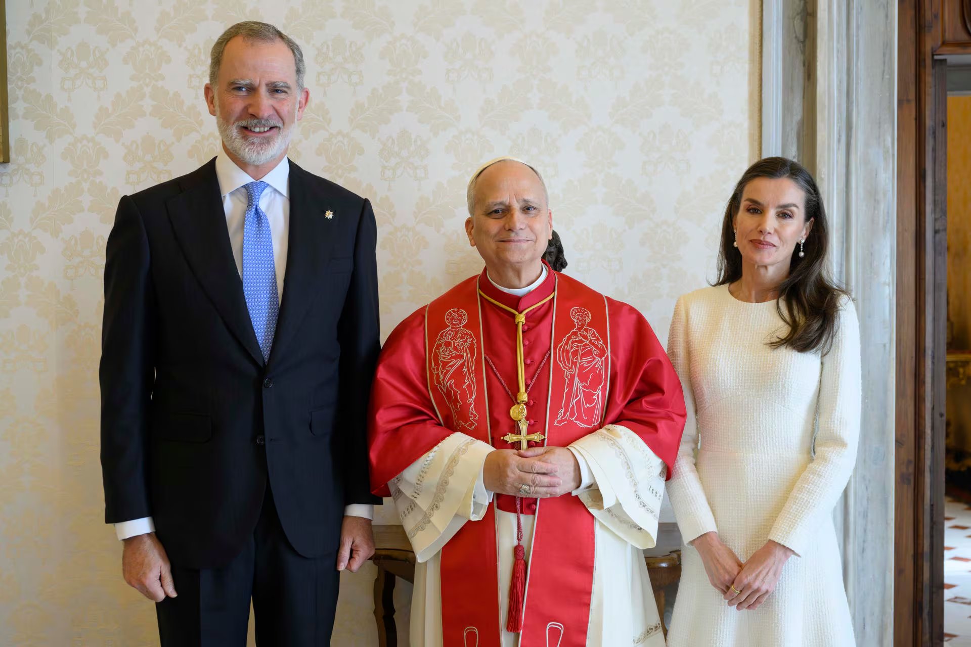 Los reyes de España y León XIV han mantenido un encuentro de 50 minutos en la Santa Sede, en la primera audiencia que el pontífice ofrece a Felipe VI y Letizia, previa al viaje que el papa realizará el próximo mes de junio a España. (EFE/Vatian Media/Simone Risoluti)