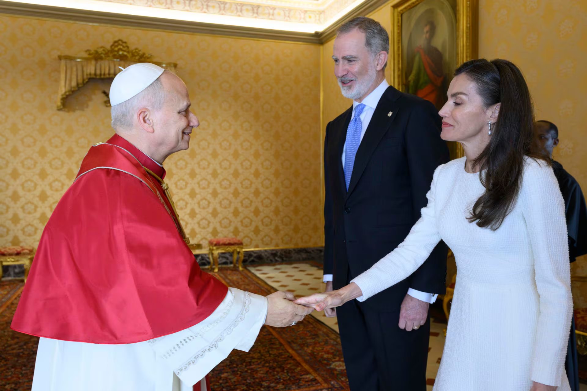 Los reyes de España y León XIV han mantenido un encuentro de 50 minutos en la Santa Sede, en la primera audiencia que el pontífice ofrece a Felipe VI y Letizia, previa al viaje que el papa realizará el próximo mes de junio a España (EFE/Vatian Media/Simone Risoluti)