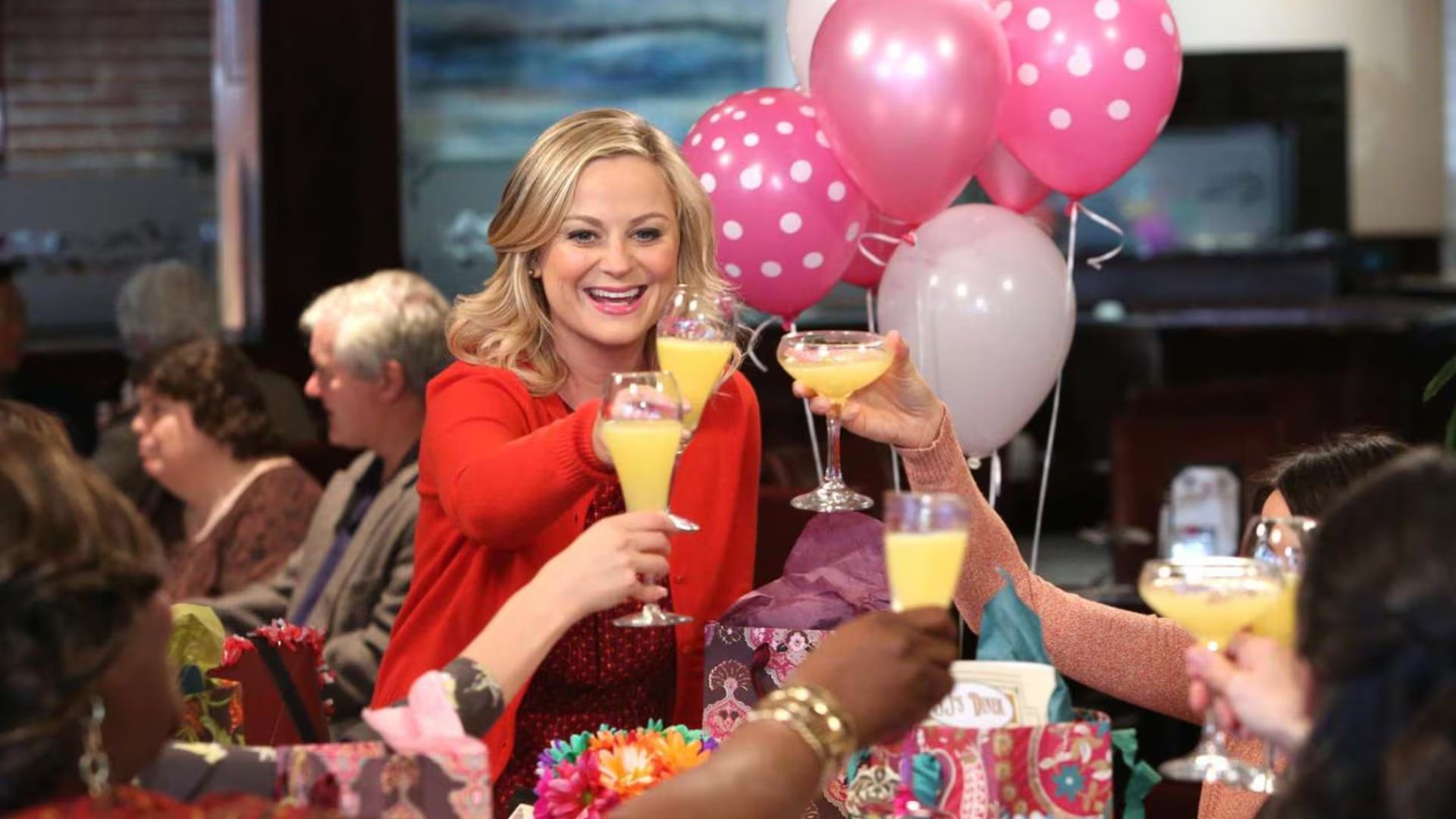 Amy Poehler comparó el desafiante debut de Parks and Recreation con el de The Office, señalando críticas similares sobre originalidad y formato
(NBC)