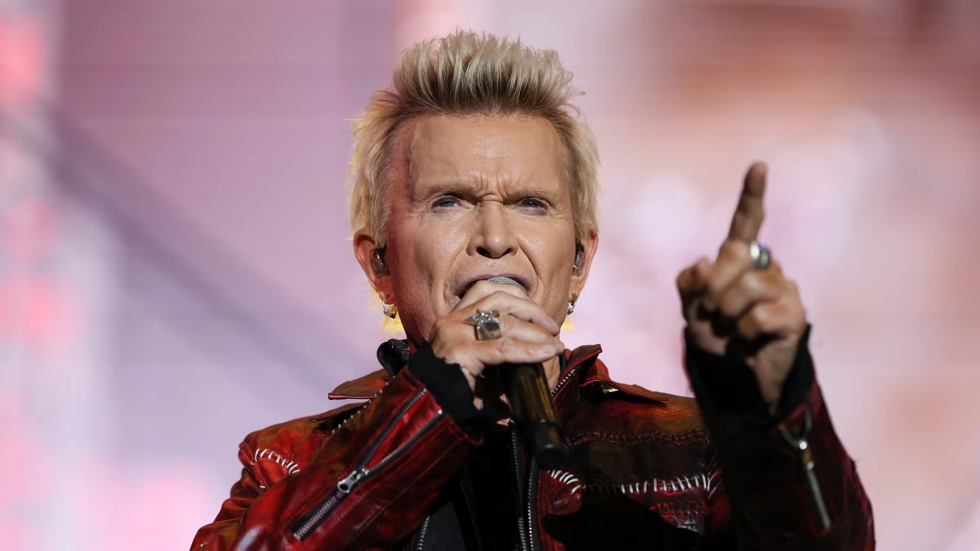 Billy Idol aseguró que su vida como estrella de rock lo llevó a consumir drogas. (AP)