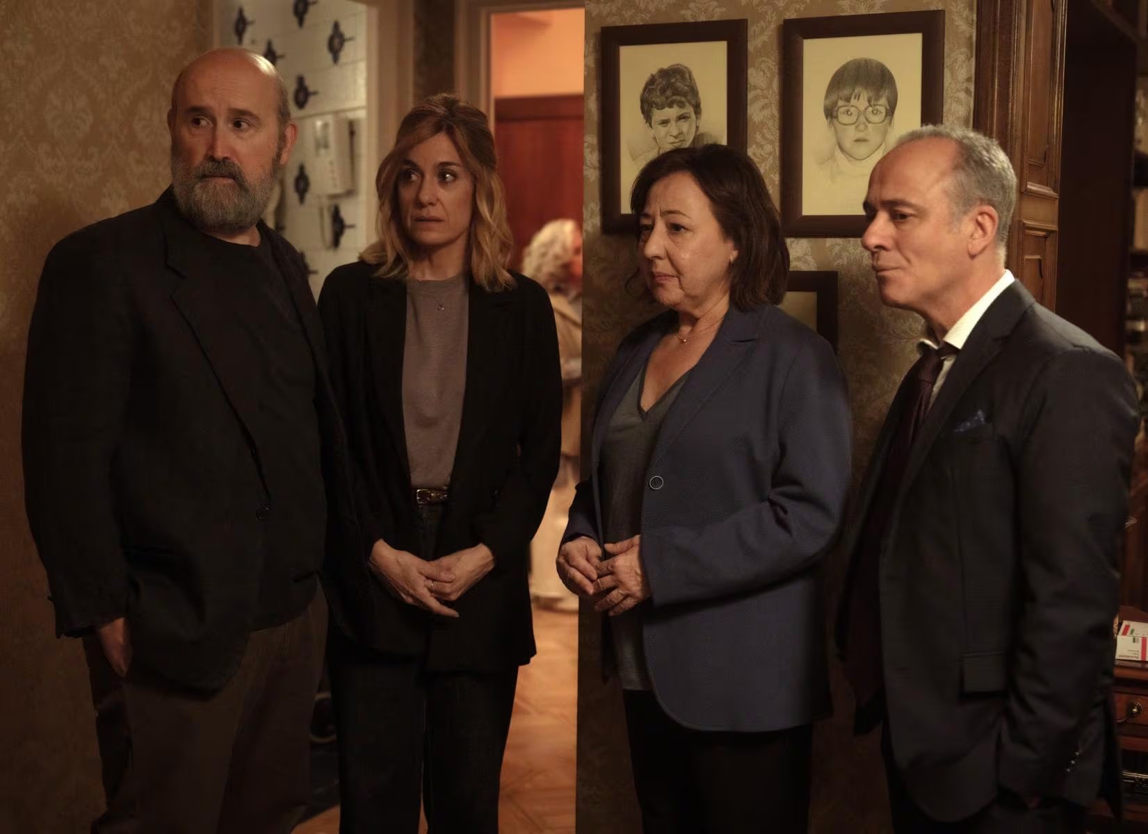 Javier Cámara, Alexandra Jiménez, Carmen Machi y Javier Gutiérrez en '53 domingos', de Cesc Gay (Netflix)