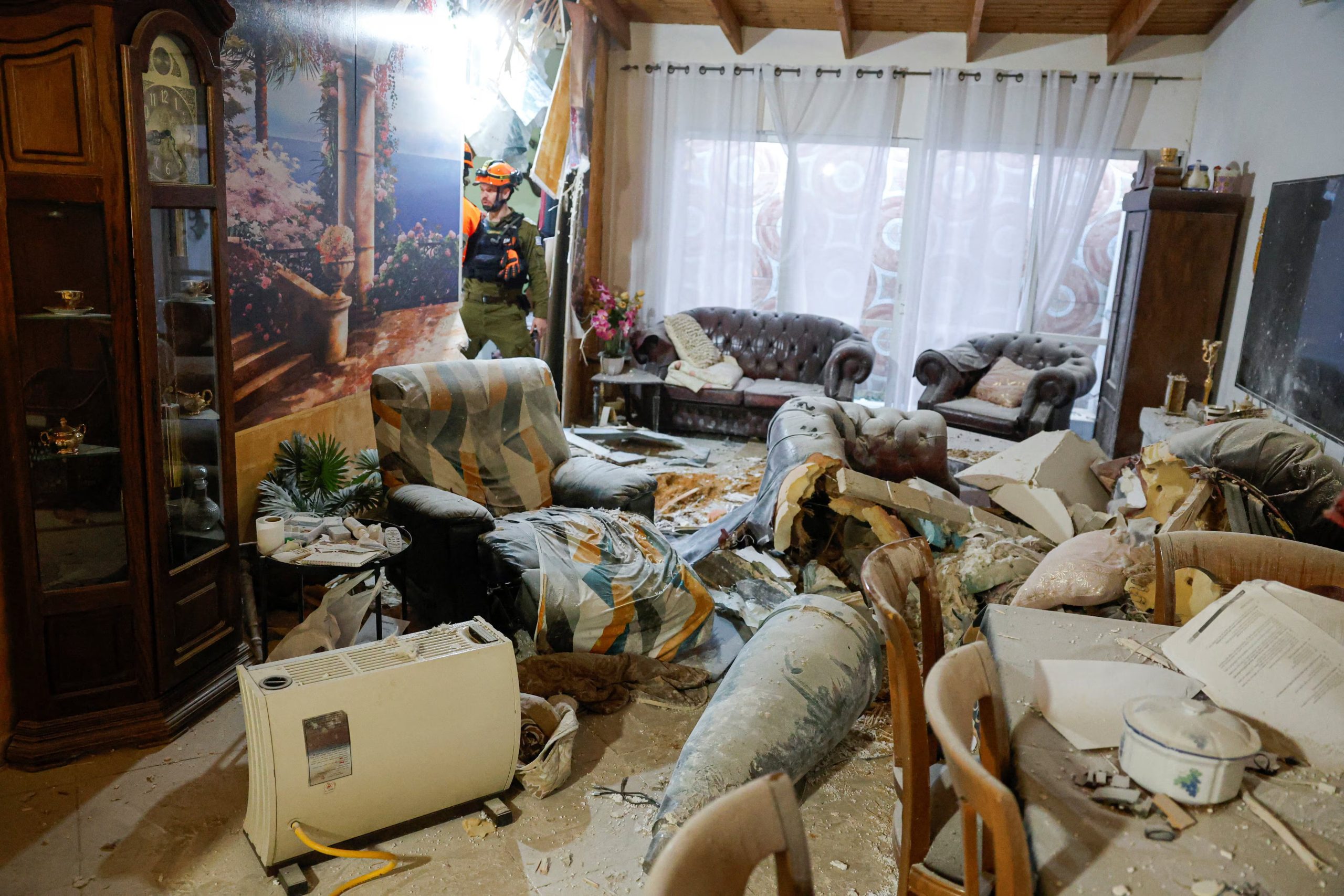 El misil en el interior de la vivienda (REUTERS/Tomer Appelbaum)