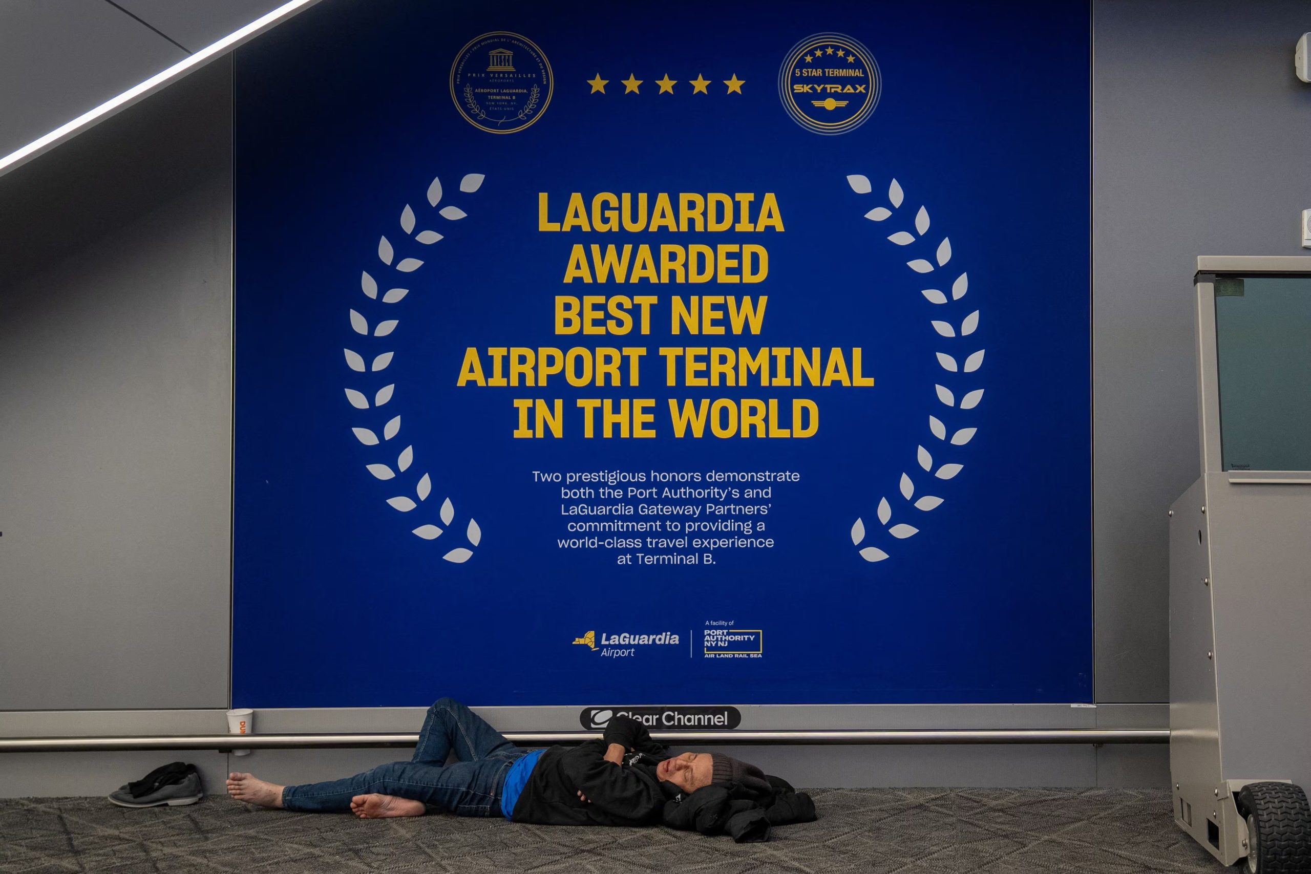 Las demoras y cancelaciones de vuelos afectan a miles de pasajeros en Estados Unidos por el paro de la TSA y una tormenta invernal. (REUTERS/David 'Dee' Delgado)