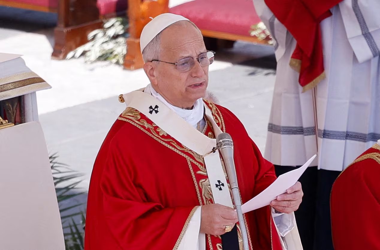 El papa León XIV pronuncia la homilía durante la misa del Domingo de Ramos en la Plaza de San Pedro. Allí clamó: 
