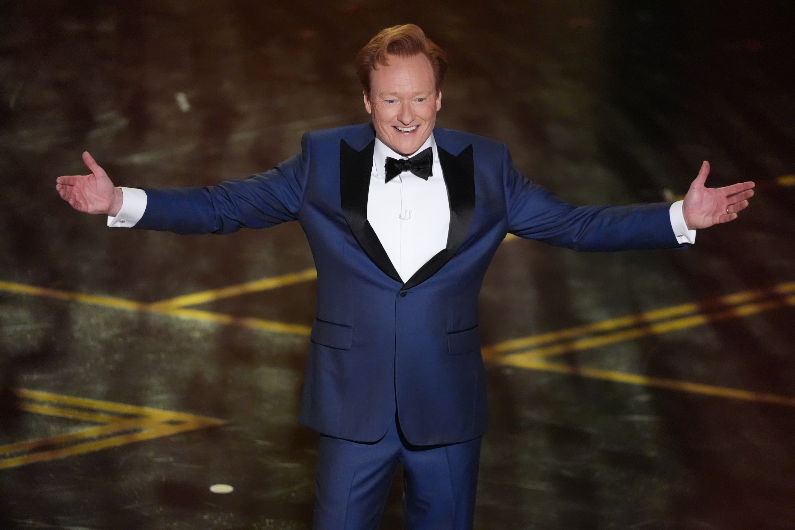 El presentador Conan O'Brien aparece durante la ceremonia de los Oscar el domingo 15 de marzo de 2026 en el Dolby Theatre de Los Ángeles. (Foto AP/Chris Pizzello)