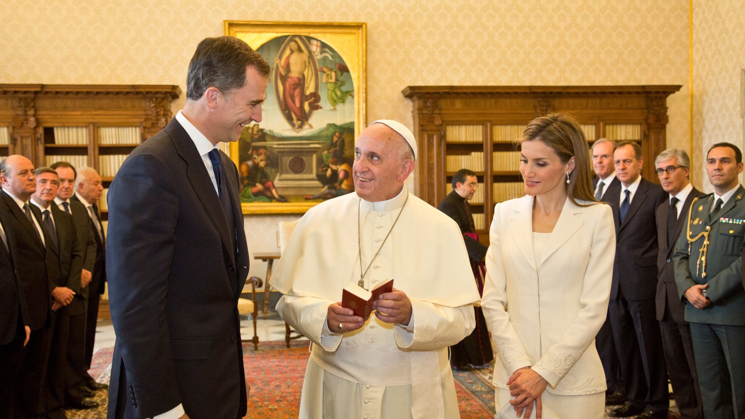 El Rey Felipe VI, durante un encuentro con el papa Francisco, junto a la Reina Letizia, en el Vaticano (Europa Press)