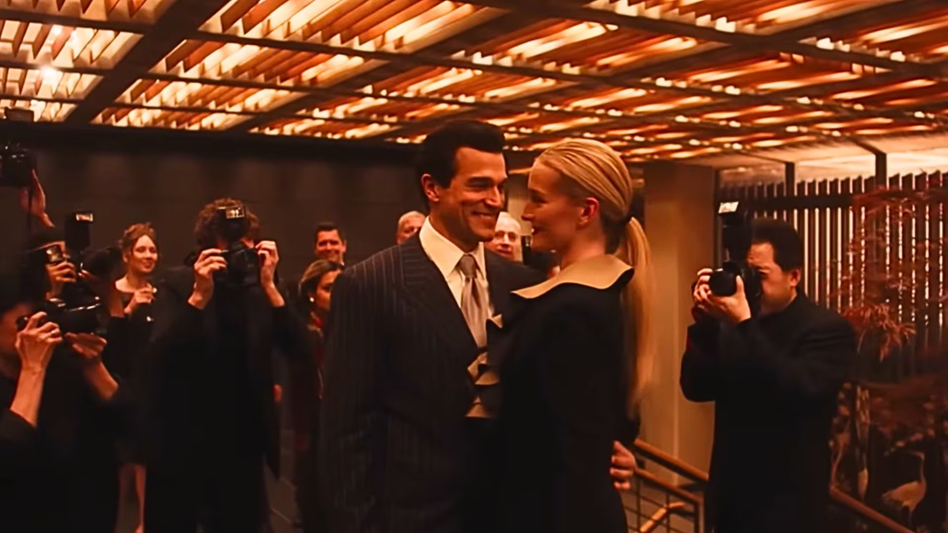 Carolyn Bessette era bien recibida en la familia Kennedy en la vida real (Disney+)