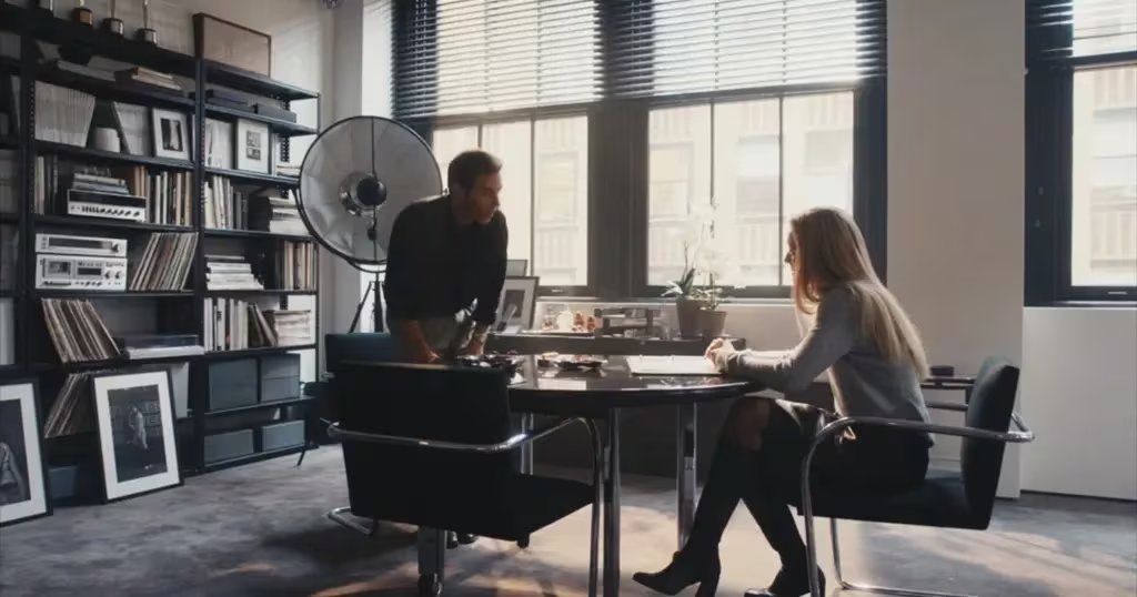 Carolyn Bessette no renunció a Calvin Klein por el bien de su matrimonio con John F. Kennedy Jr. (Disney+)