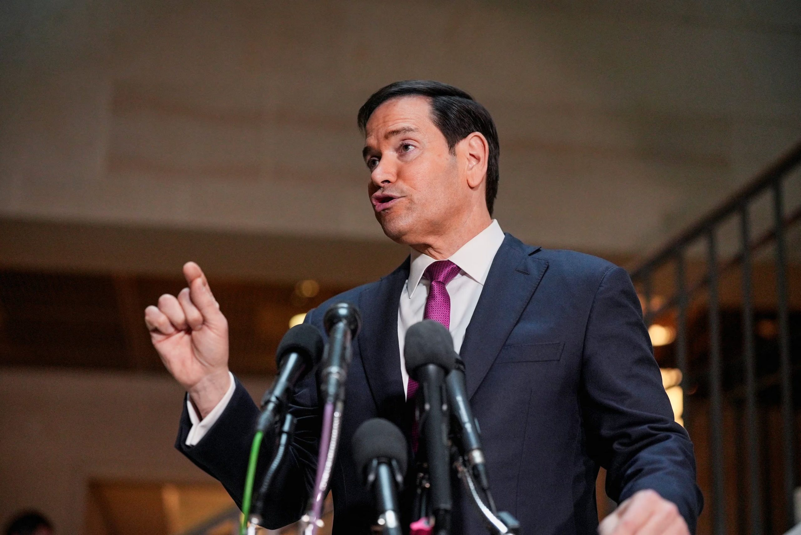 El secretario de Estado explicó que la decisión se tomó tras confirmar que un ataque israelí desencadenaría represalias inmediatas de Teherán contra fuerzas estadounidenses (REUTERS/Ken Cedeno)