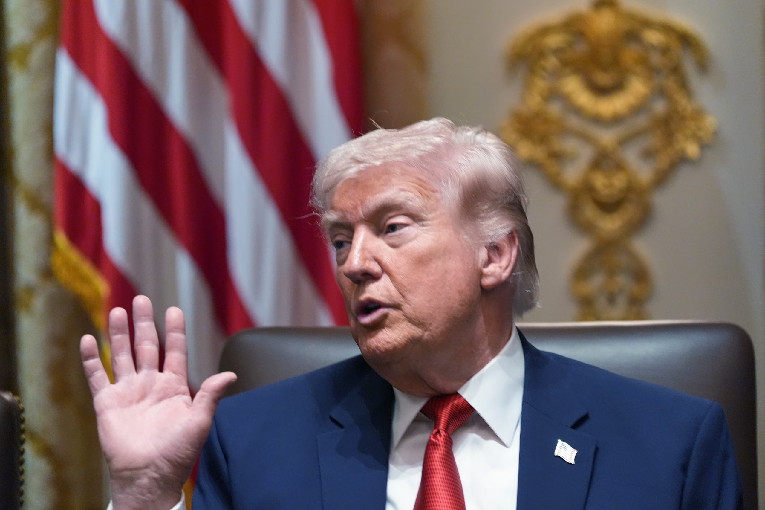 El presidente Donald Trump habla durante una reunión de su gabinete en la Casa Blanca, el jueves 26 de marzo de 2026, en Washington. (AP Foto/Alex Brandon)