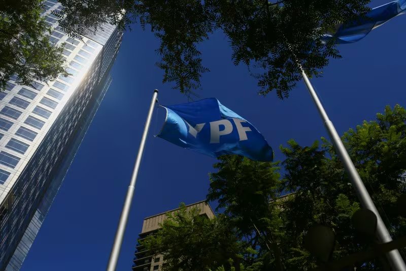 La defensa judicial de YPF es señalada como una política de Estado más allá de los cambios de administración (REUTERS/Matías Baglietto/Foto de archivo)