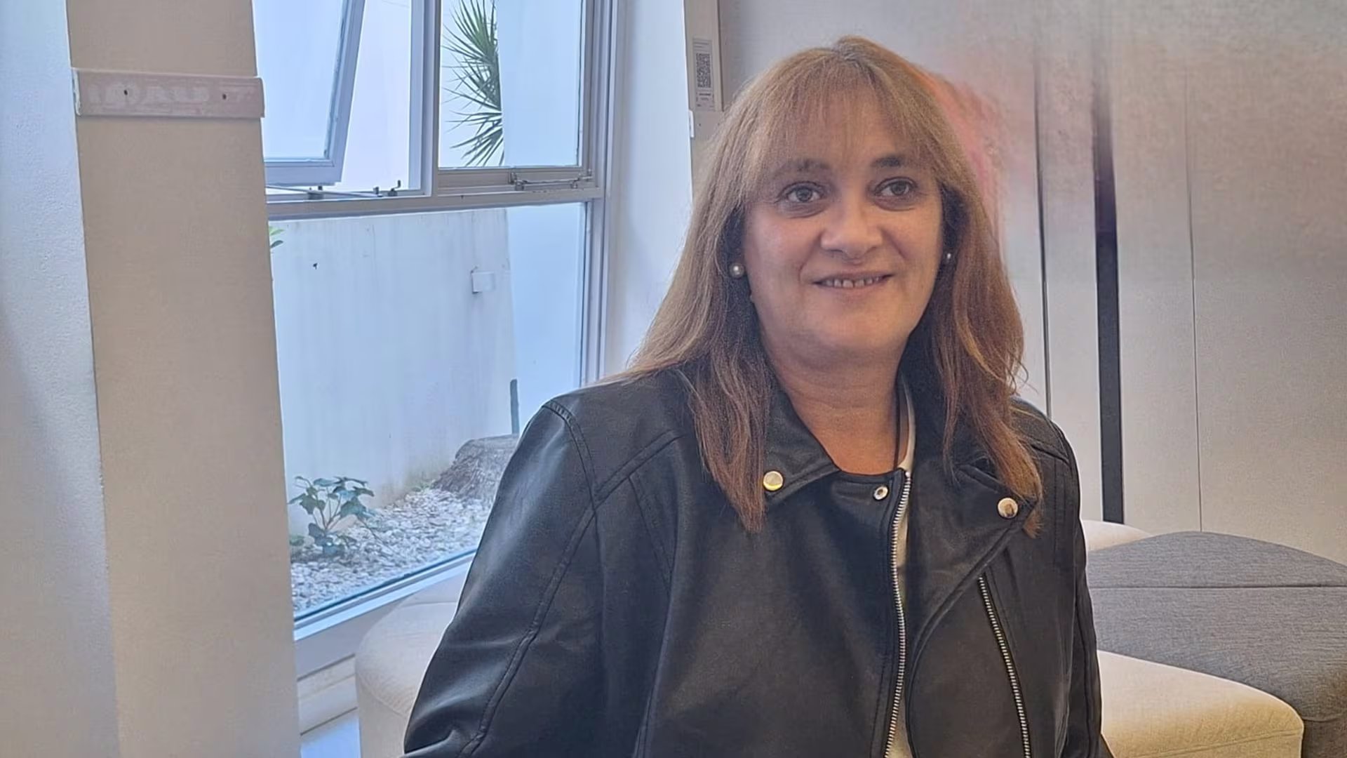 Según Daniela Pascualini, una dieta equilibrada y adaptada ayuda a controlar síntomas como fatiga, fluctuaciones de ánimo y problemas de sueño durante la menopausia.