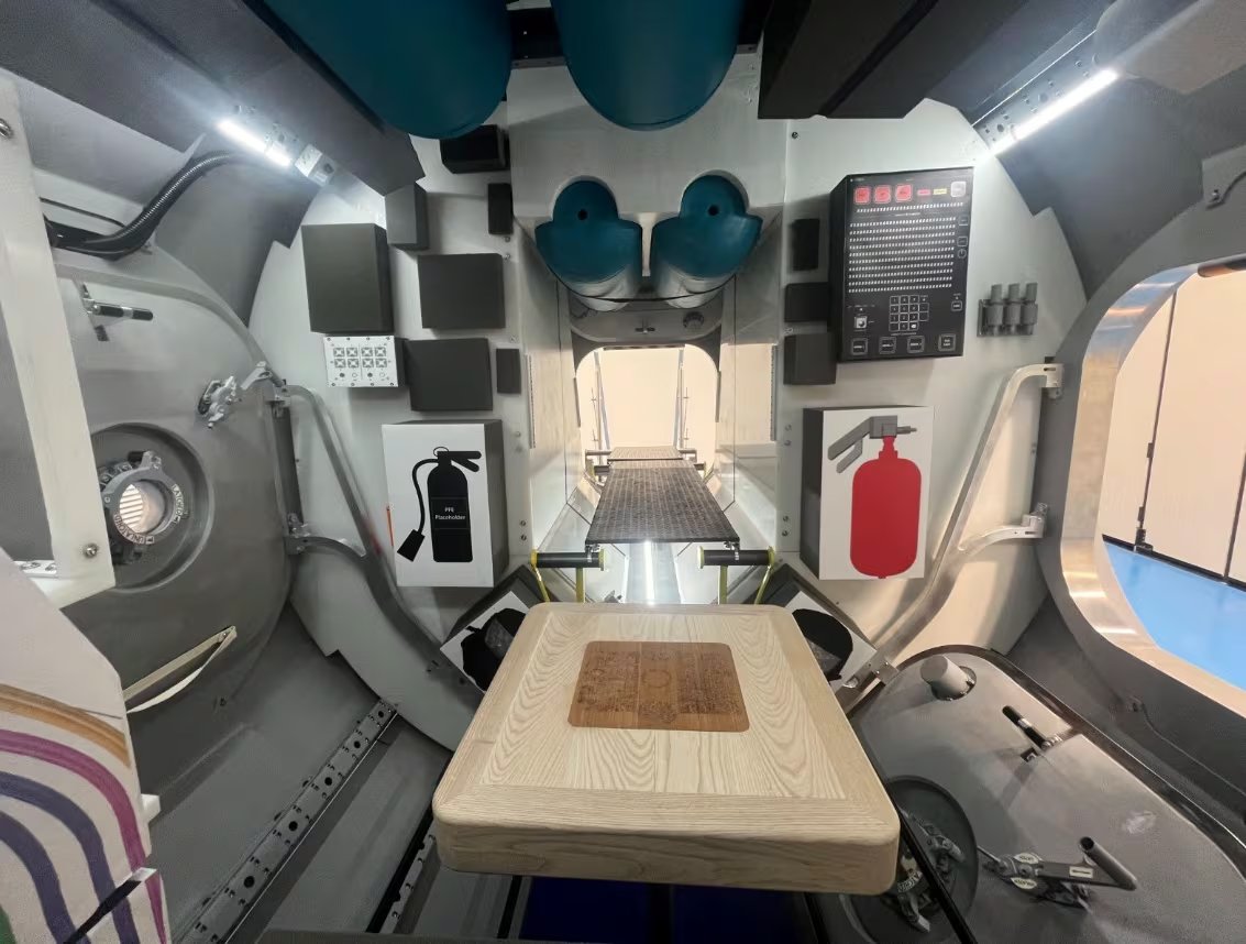 La JAXA aporta sistemas de soporte vital y baterías al módulo I-Hab, mientras que la CSA desarrolla el brazo robótico Canadarm3 para tareas externas.
(ESA)