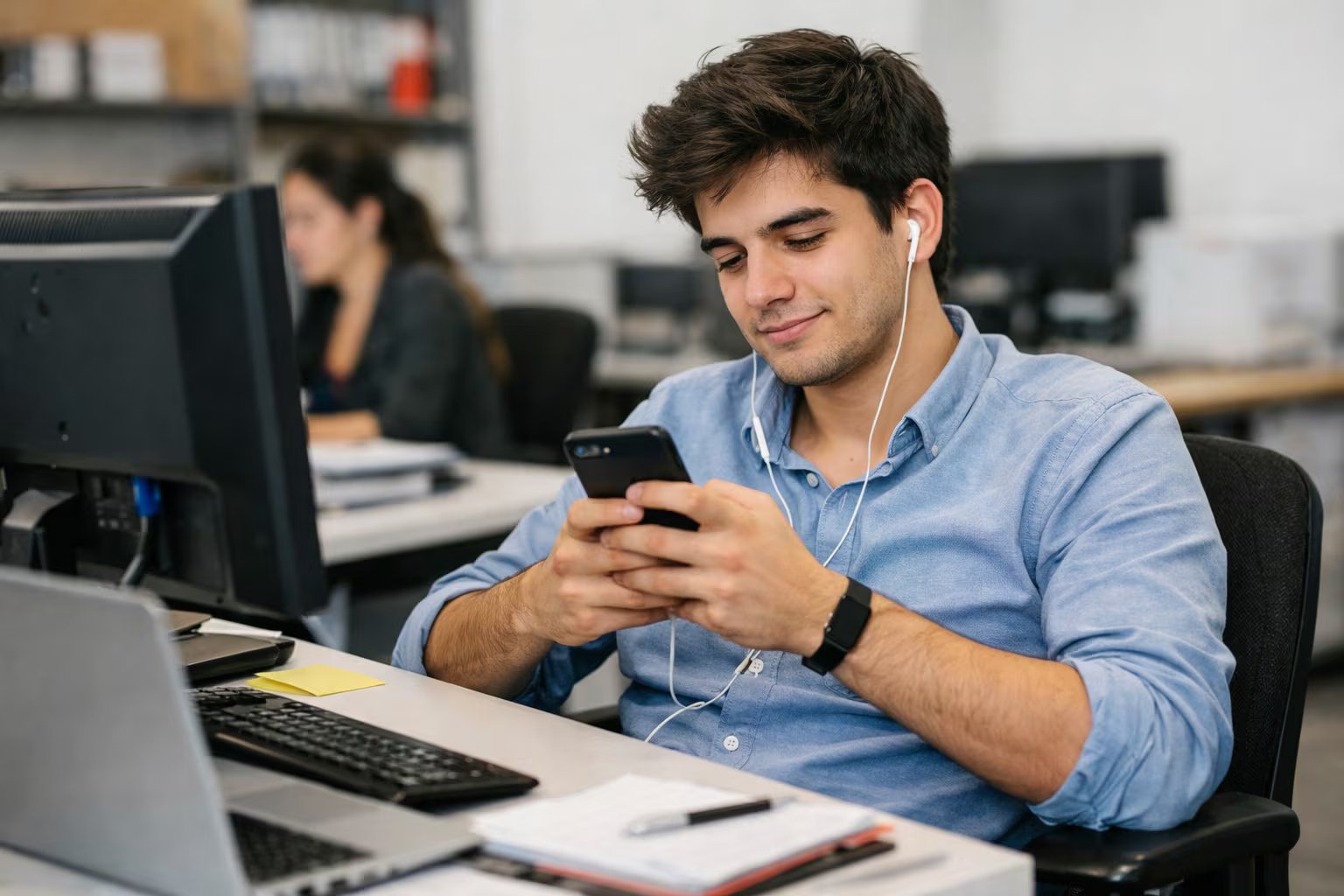 Cada vez más jóvenes profesionales que iniciaron su carrera en multinacionales optan por dejar la estructura corporativa (Imagen Ilustrativa Infobae)