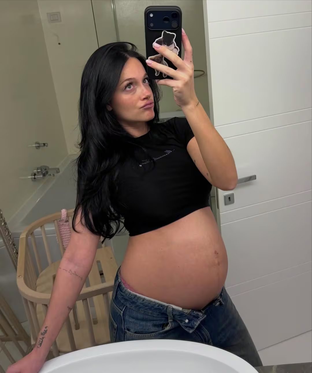 Oriana Sabatini dio a luz a su beba, en Italia, acompañada de su esposo Paula Dybala y sus padres, Catherine Fulop y Ova Sabatini (Instagram)