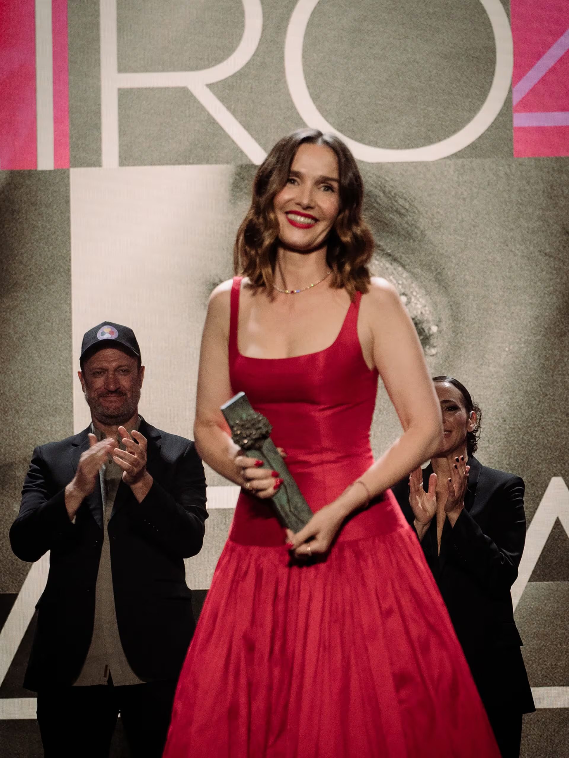 Natalia Oreiro compartió aspectos íntimos de su vida familiar y su relación con las redes sociales, reflejando el valor de la calidez y la empatía en tiempos difíciles