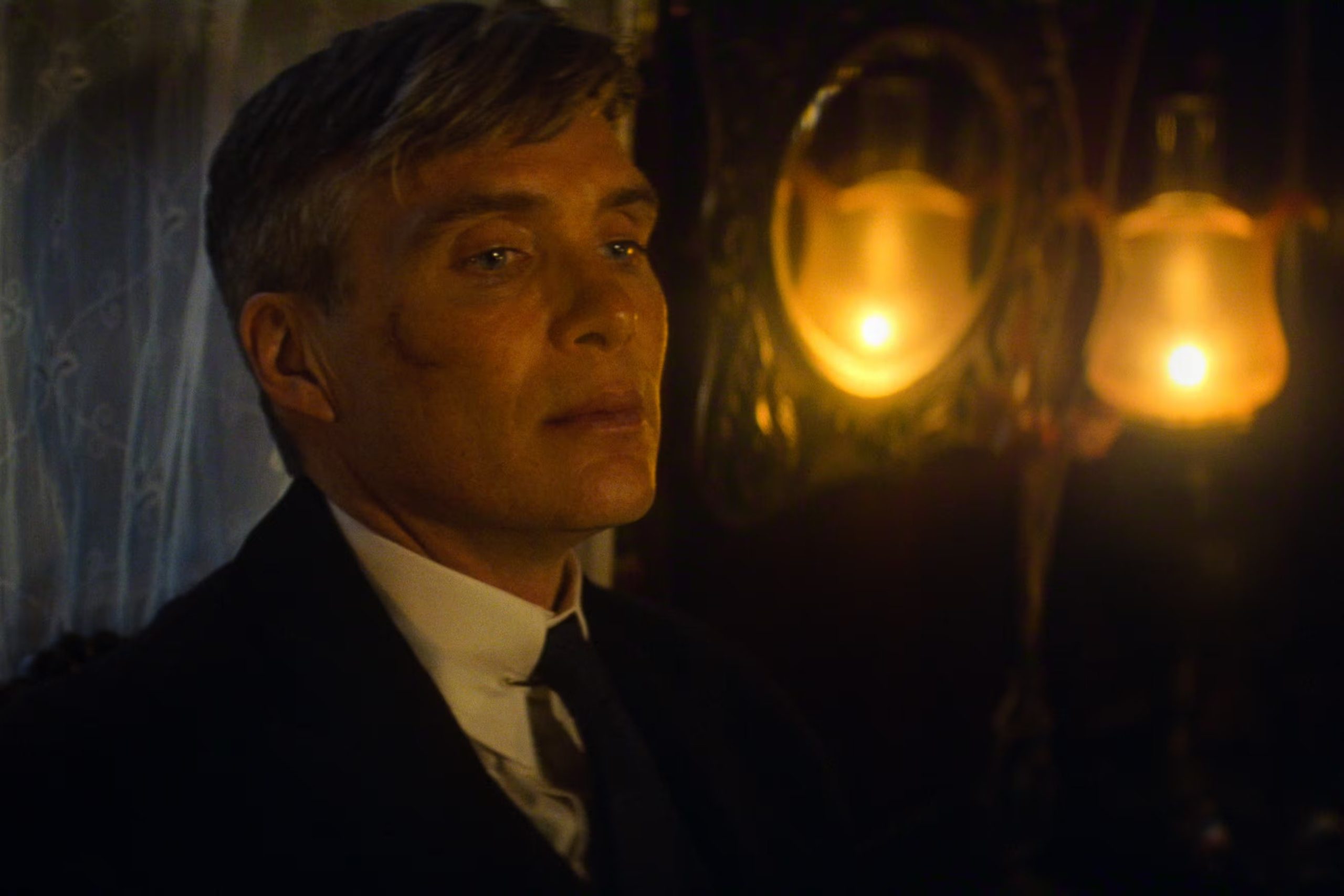 Cillian Murphy vuelve a ponerse en la piel de Tommy Shelby en Peaky Blinders: El hombre inmortal, la película que lleva la historia del clan de Birmingham al terreno cinematográfico. (Netflix)